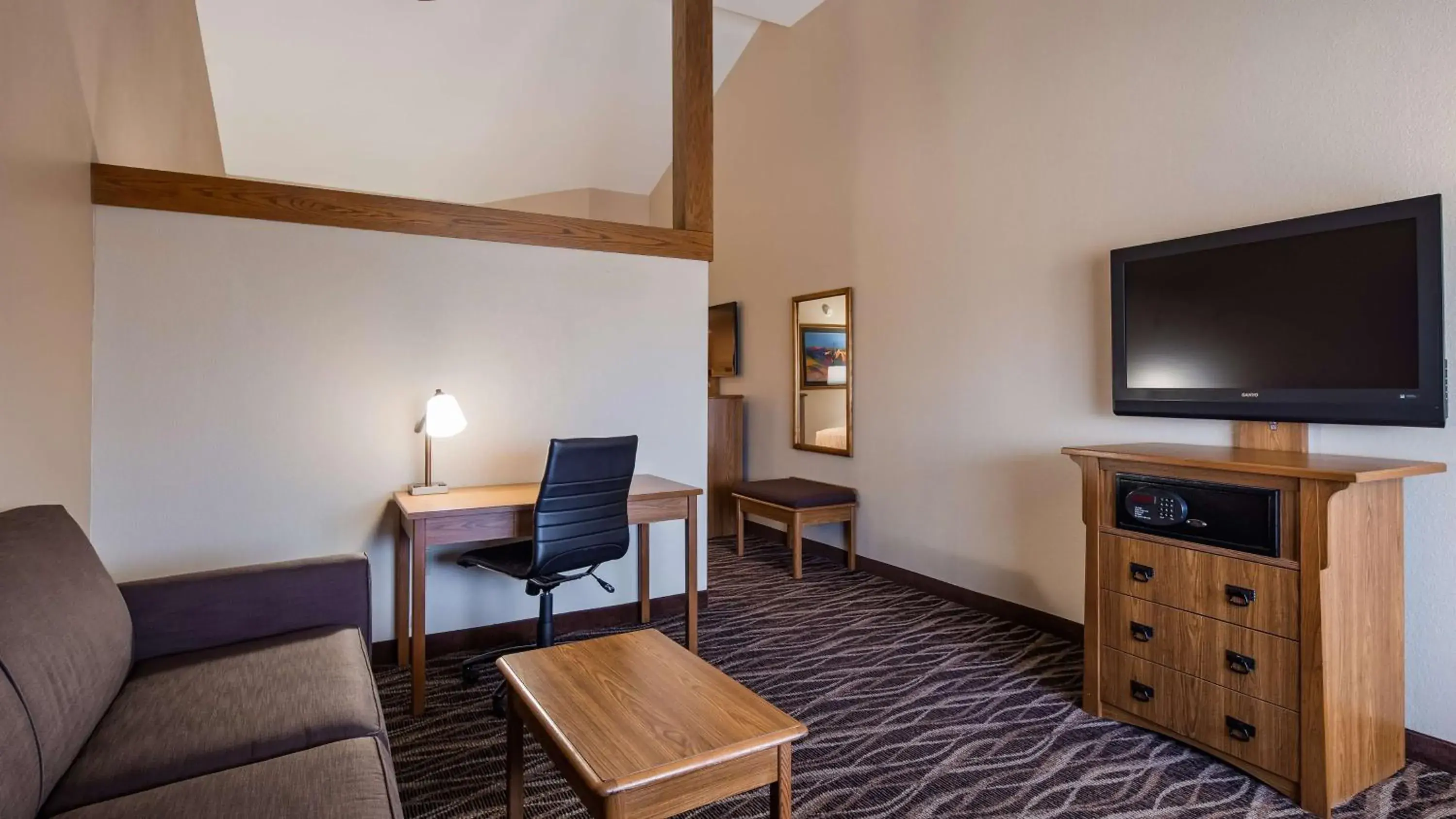 King Suite with Sofa Bed - Pet Friendly/Non-Smoking in Best Western Plus Saddleback Inn and Conference Center King Suite with Sofa Bed - Pet Friendly/Non-Smoking in Best Western Plus Saddleback Inn and Conference Center