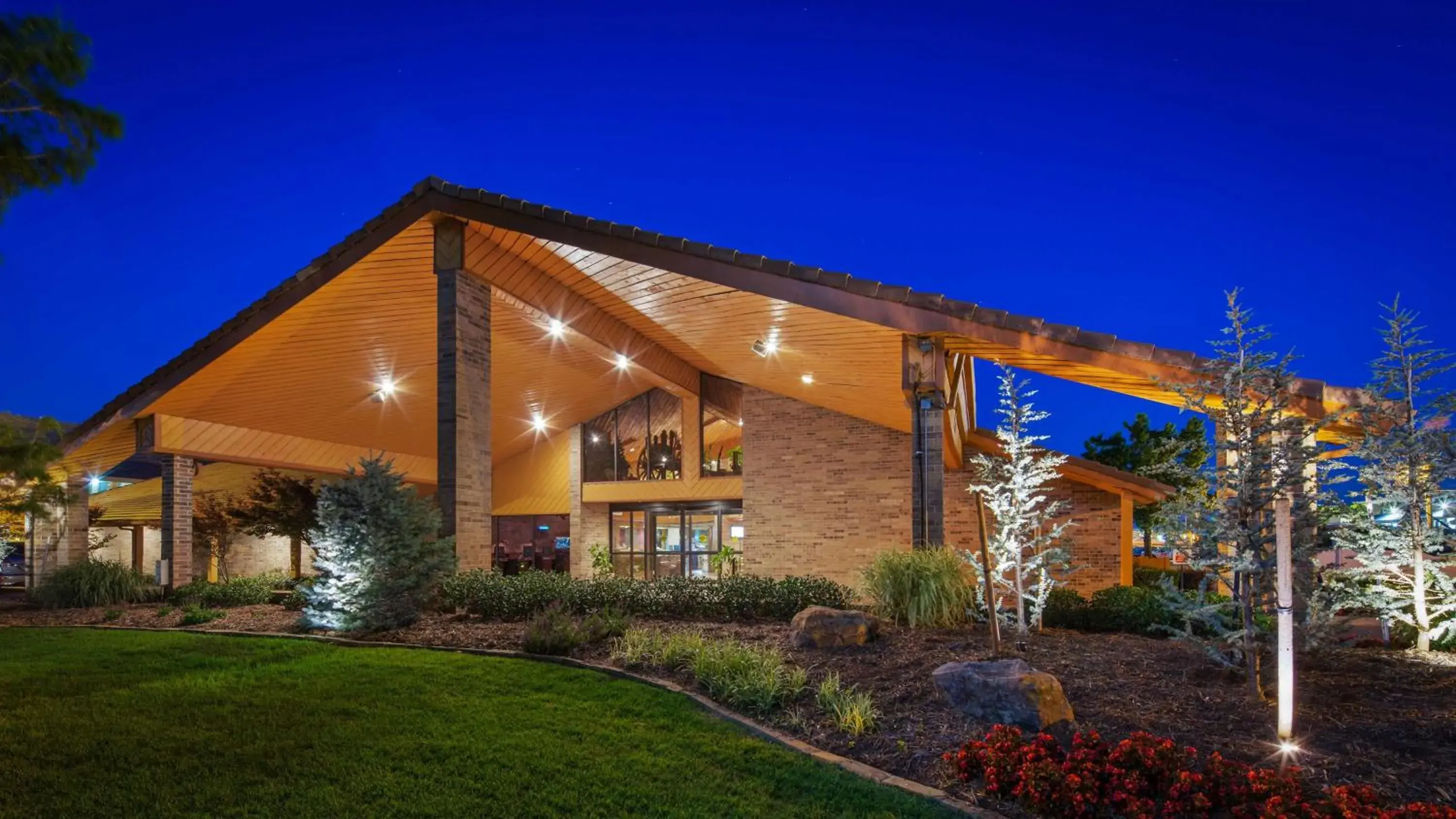 Property building in Best Western Plus Saddleback Inn and Conference Center Property building in Best Western Plus Saddleback Inn and Conference Center