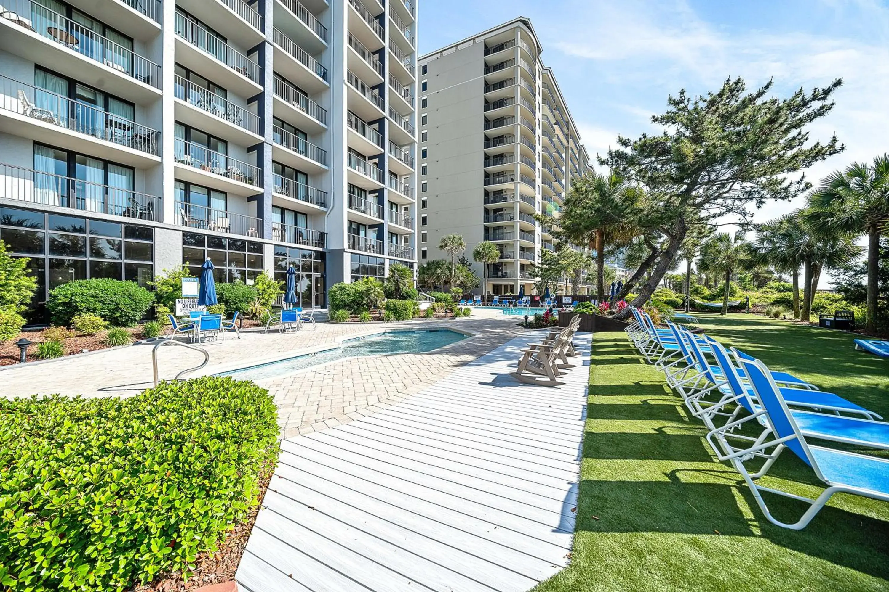 Swimming pool in Beach Colony Resort Swimming pool in Beach Colony Resort