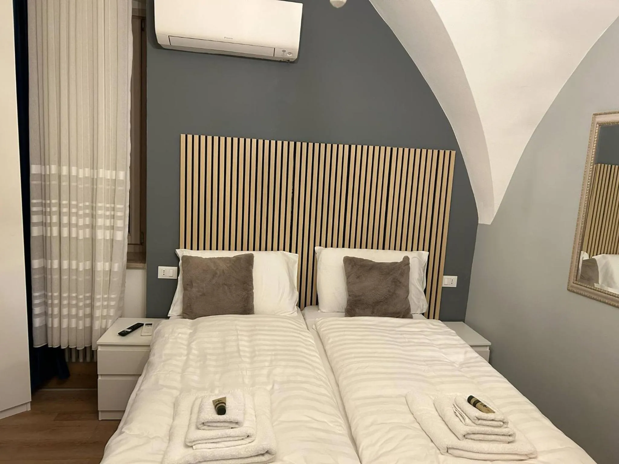 Photo of the whole room, Bed in Beb c’est lavis