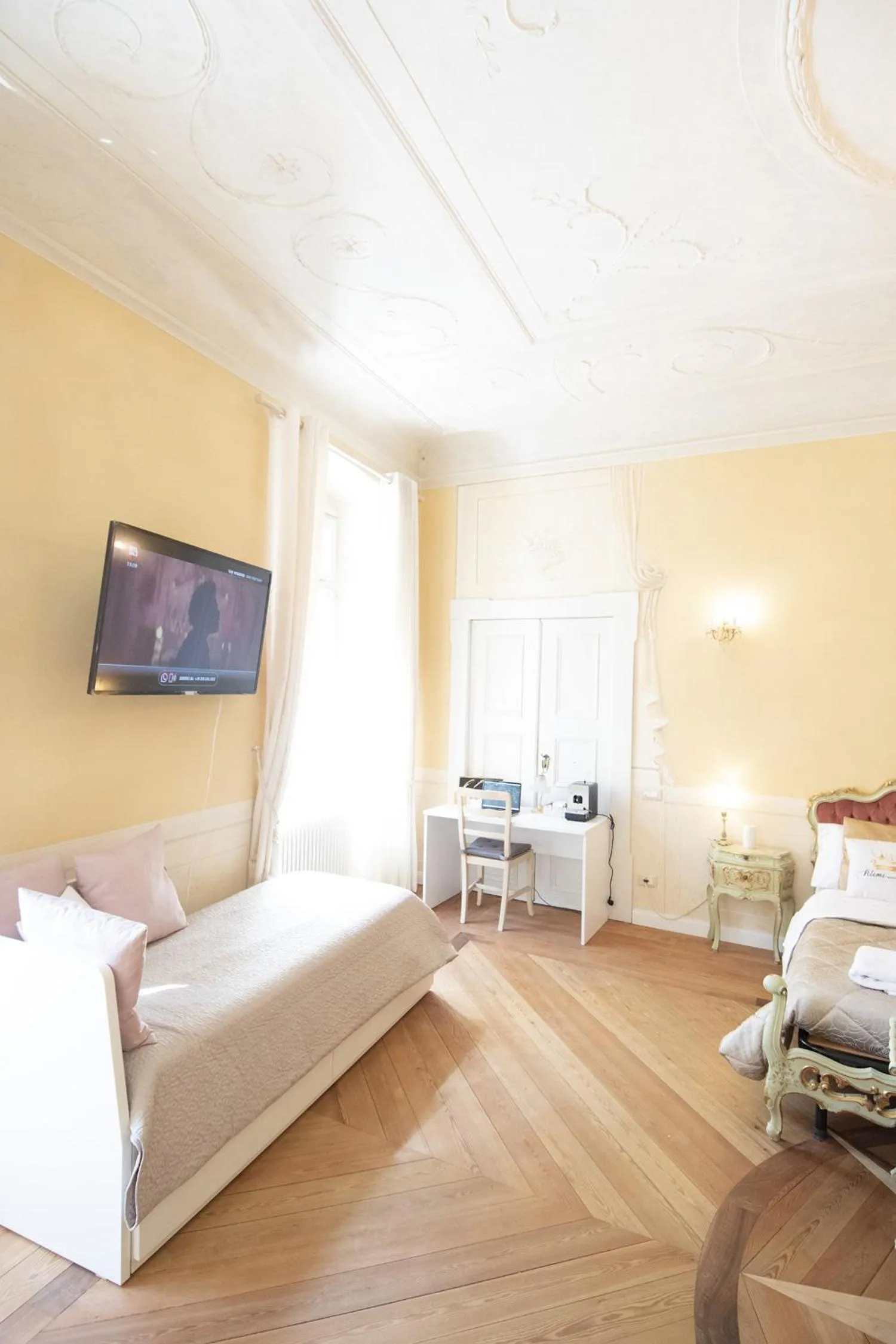 TV and multimedia, Bed in Beb c’est lavis