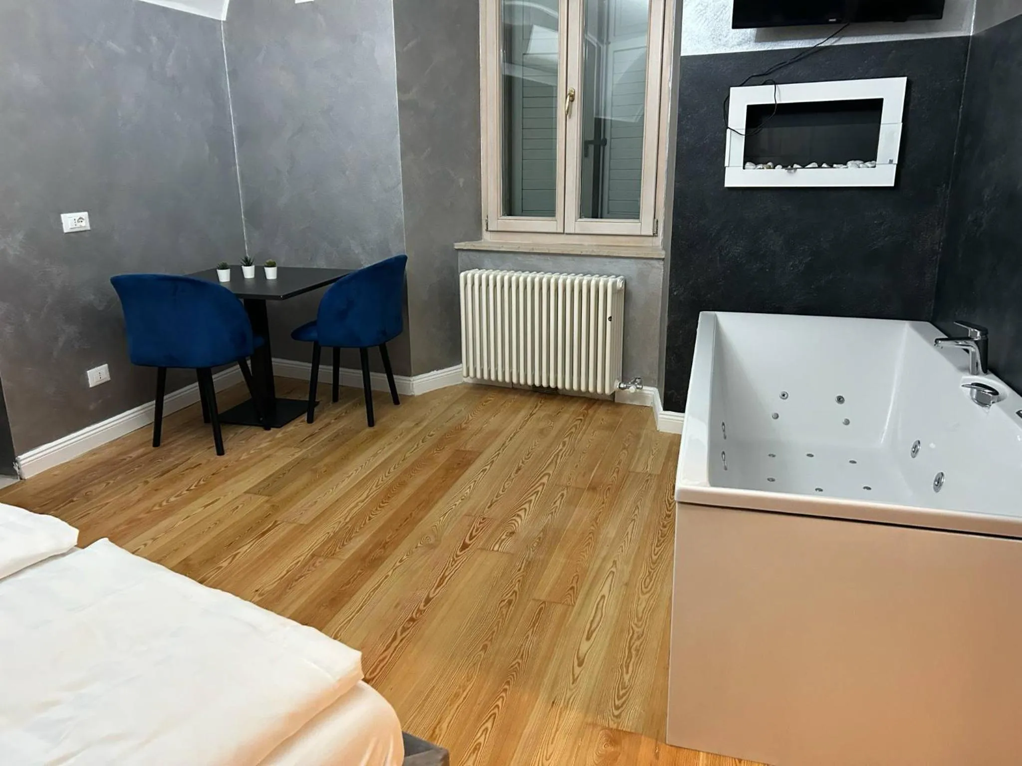 Hot Tub, Bed in Beb c’est lavis