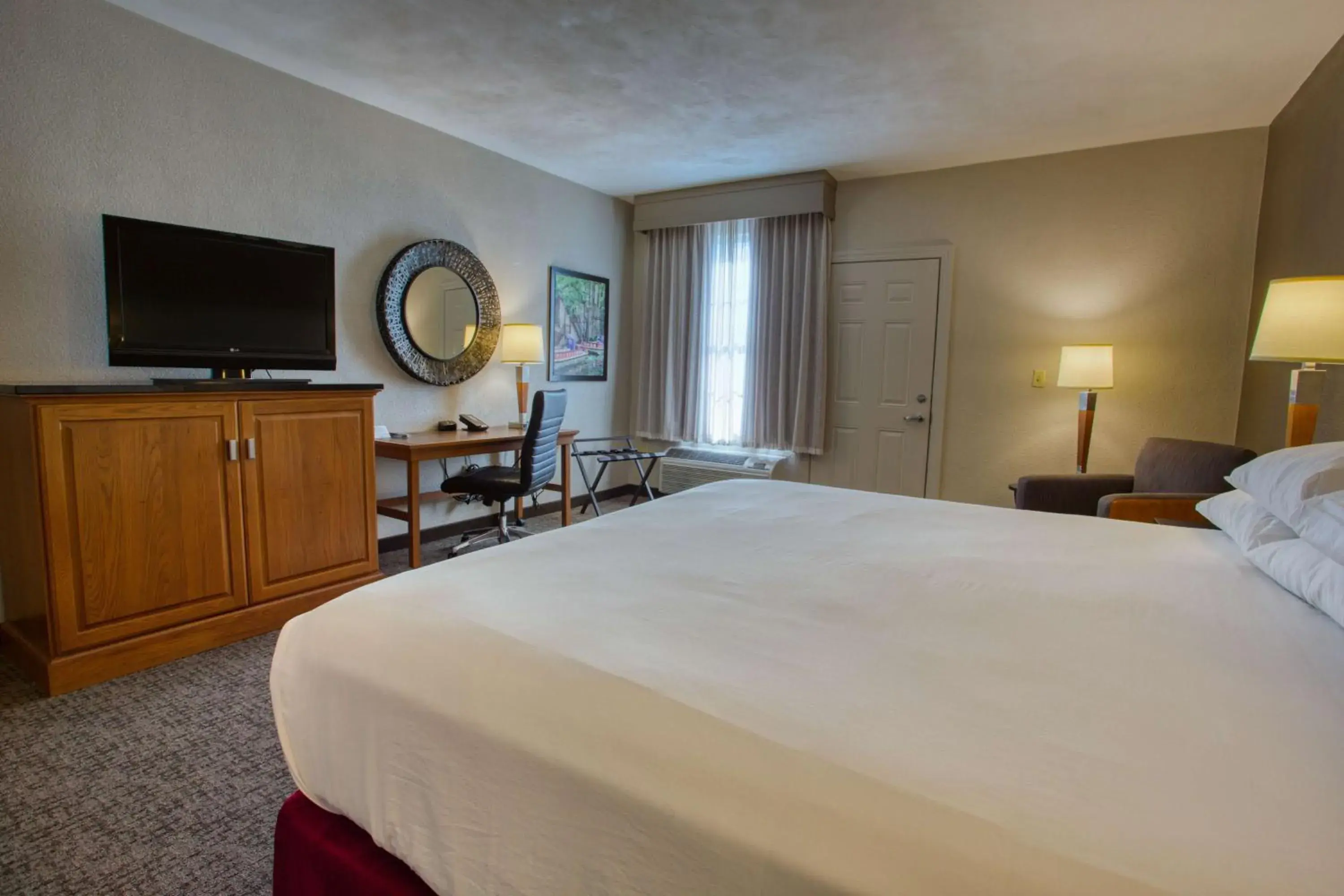 Deluxe King Room, Oversize Terrace - Accessible, Roll-in Shower in Drury Inn & Suites San Antonio Near La Cantera Deluxe King Room, Oversize Terrace - Accessible, Roll-in Shower in Drury Inn & Suites San Antonio Near La Cantera