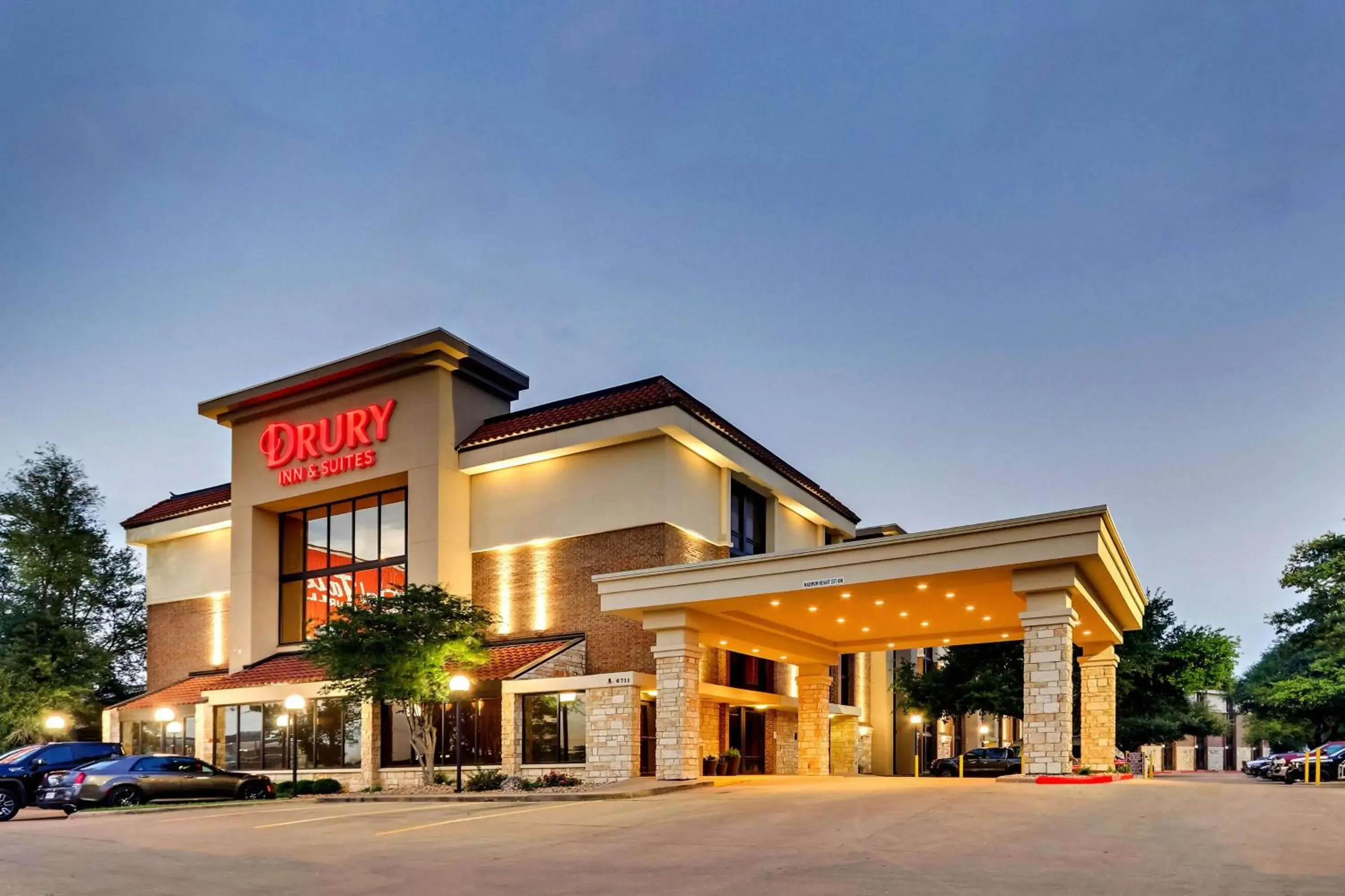 Property building in Drury Inn & Suites Austin North Property building in Drury Inn & Suites Austin North