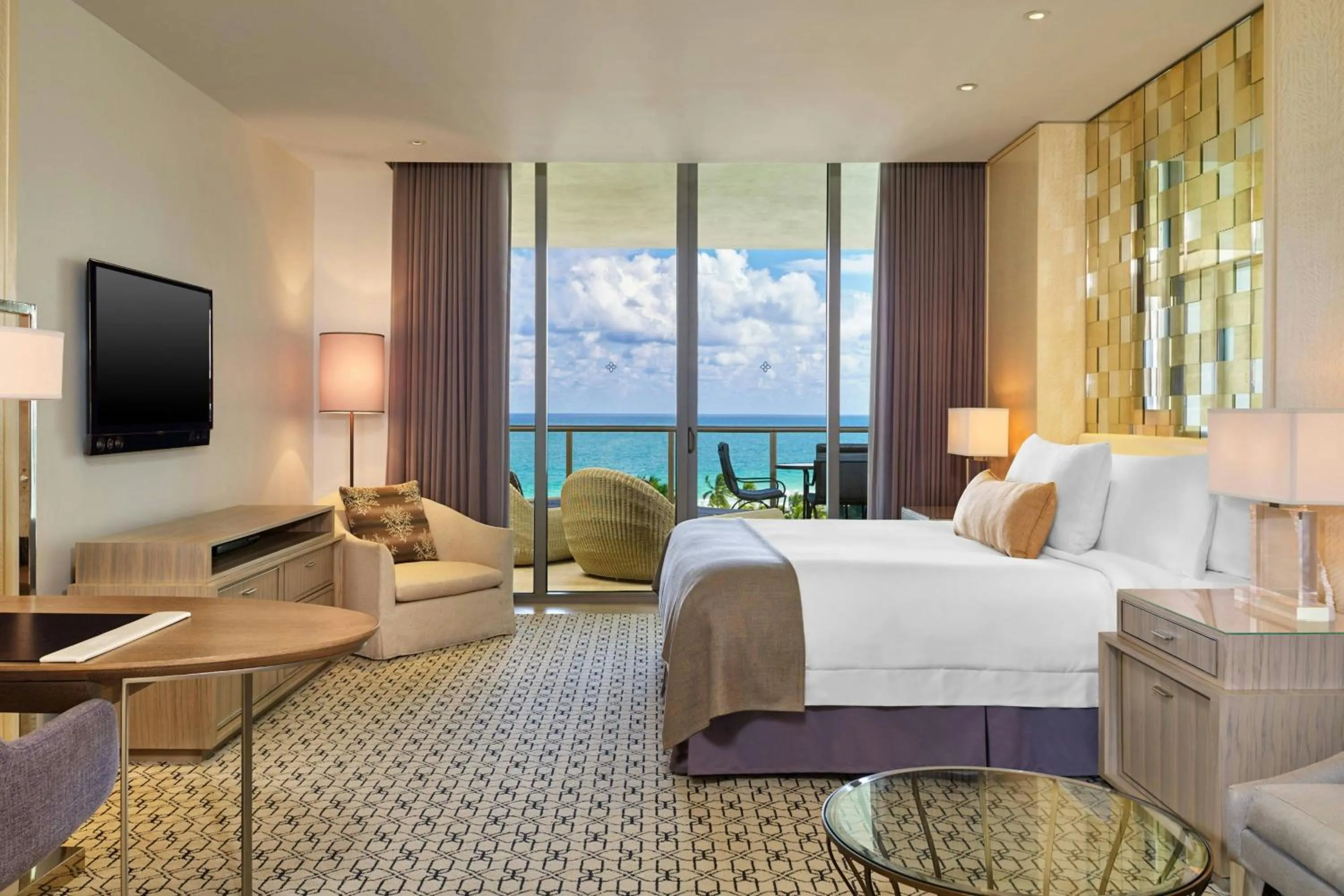 Bedroom, Bed in The St. Regis Bal Harbour Resort