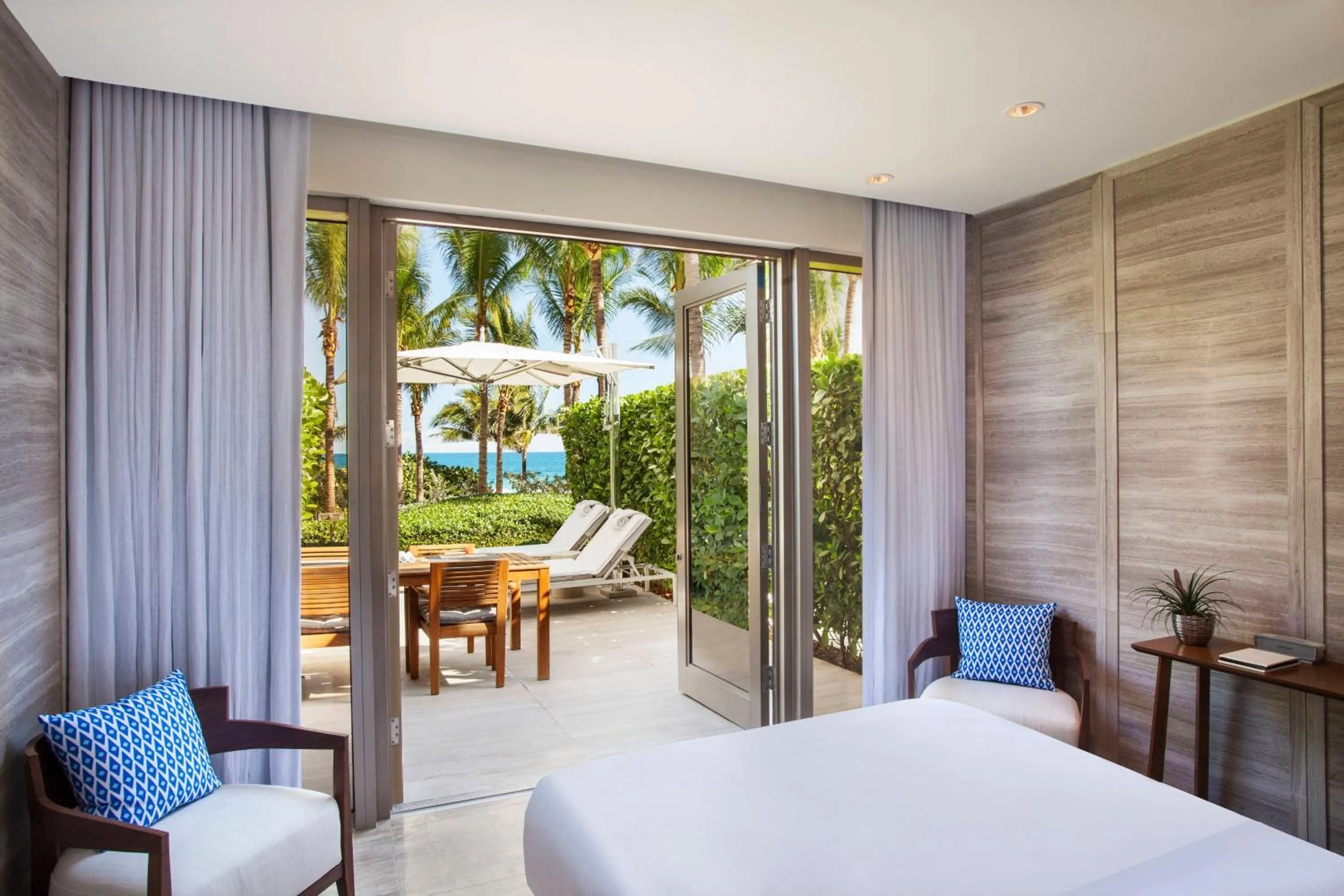 Other, Bed in The St. Regis Bal Harbour Resort