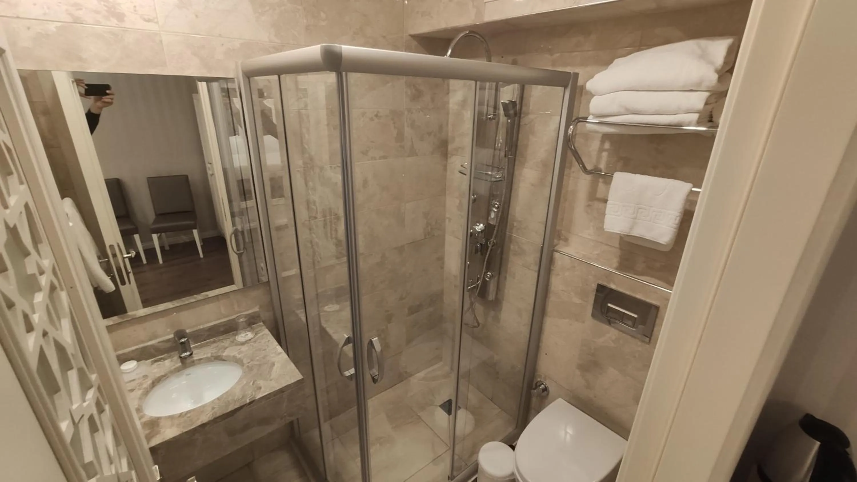 Toilet in Mister Istanbul Hotel & Spa