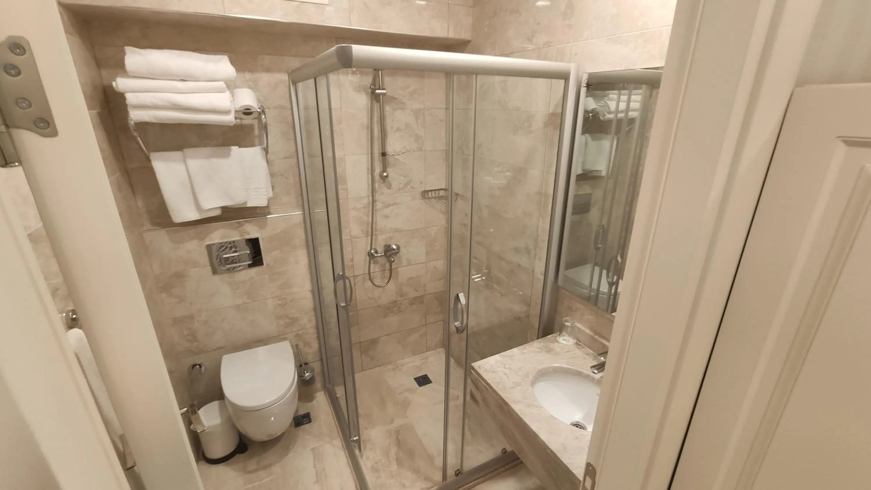 Toilet in Mister Istanbul Hotel & Spa