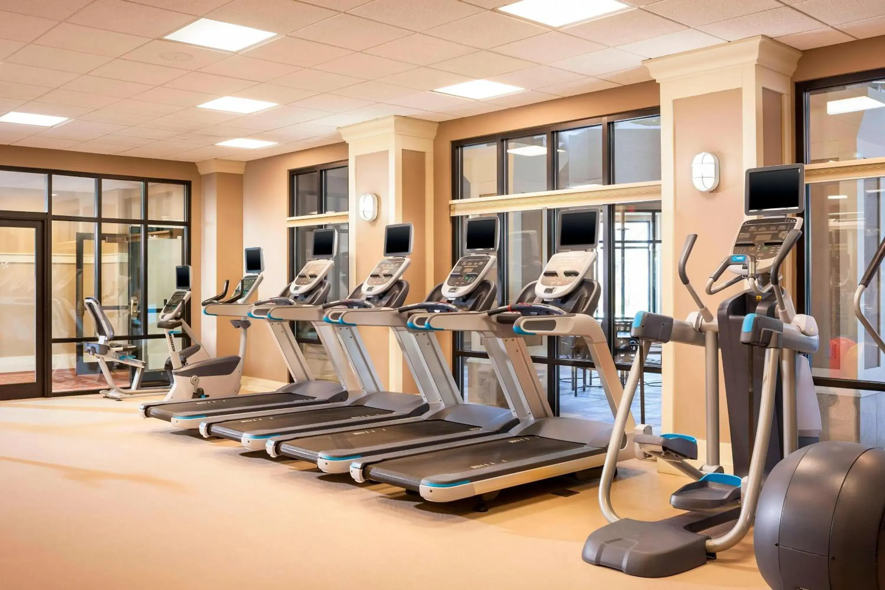 Fitness centre/facilities in Four Points by Sheraton Norwood Conference Center Fitness centre/facilities in Four Points by Sheraton Norwood Conference Center