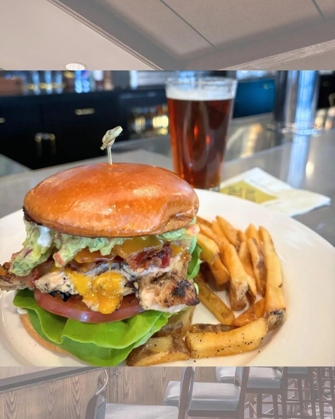 Lounge or bar in Four Points by Sheraton Norwood Conference Center