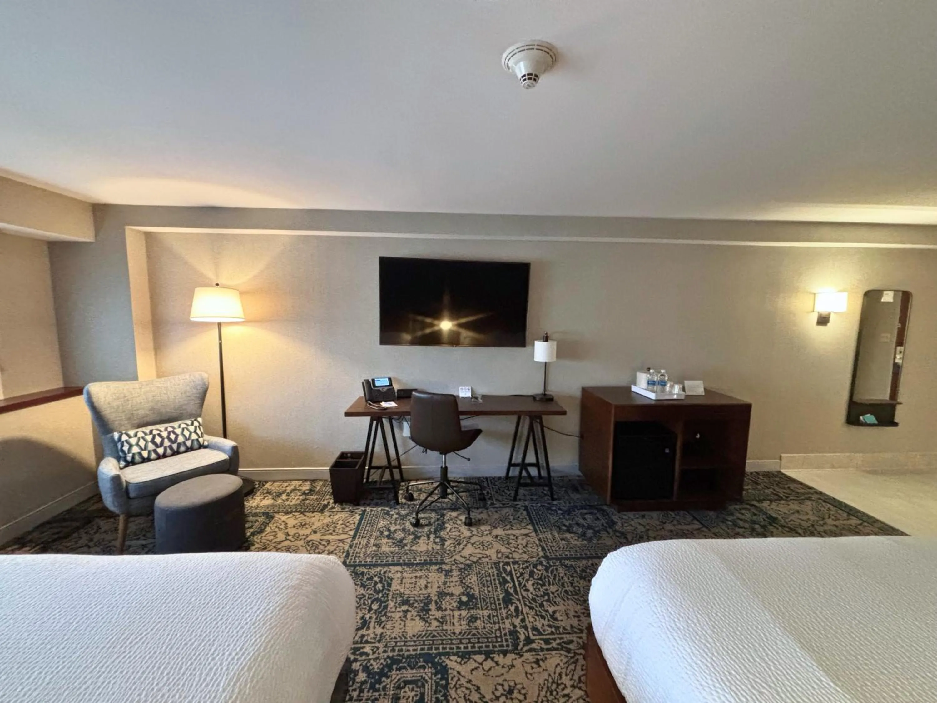 TV and multimedia in Four Points by Sheraton Norwood Conference Center