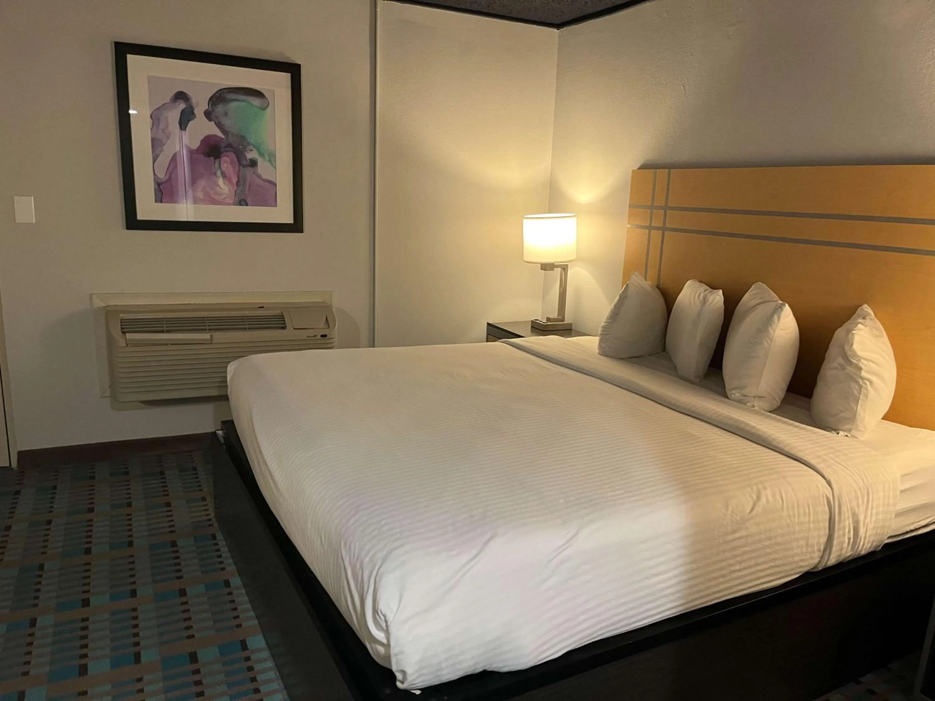 Photo of the whole room, Bed in Studio 6 Amarillo, TX West Medical Center