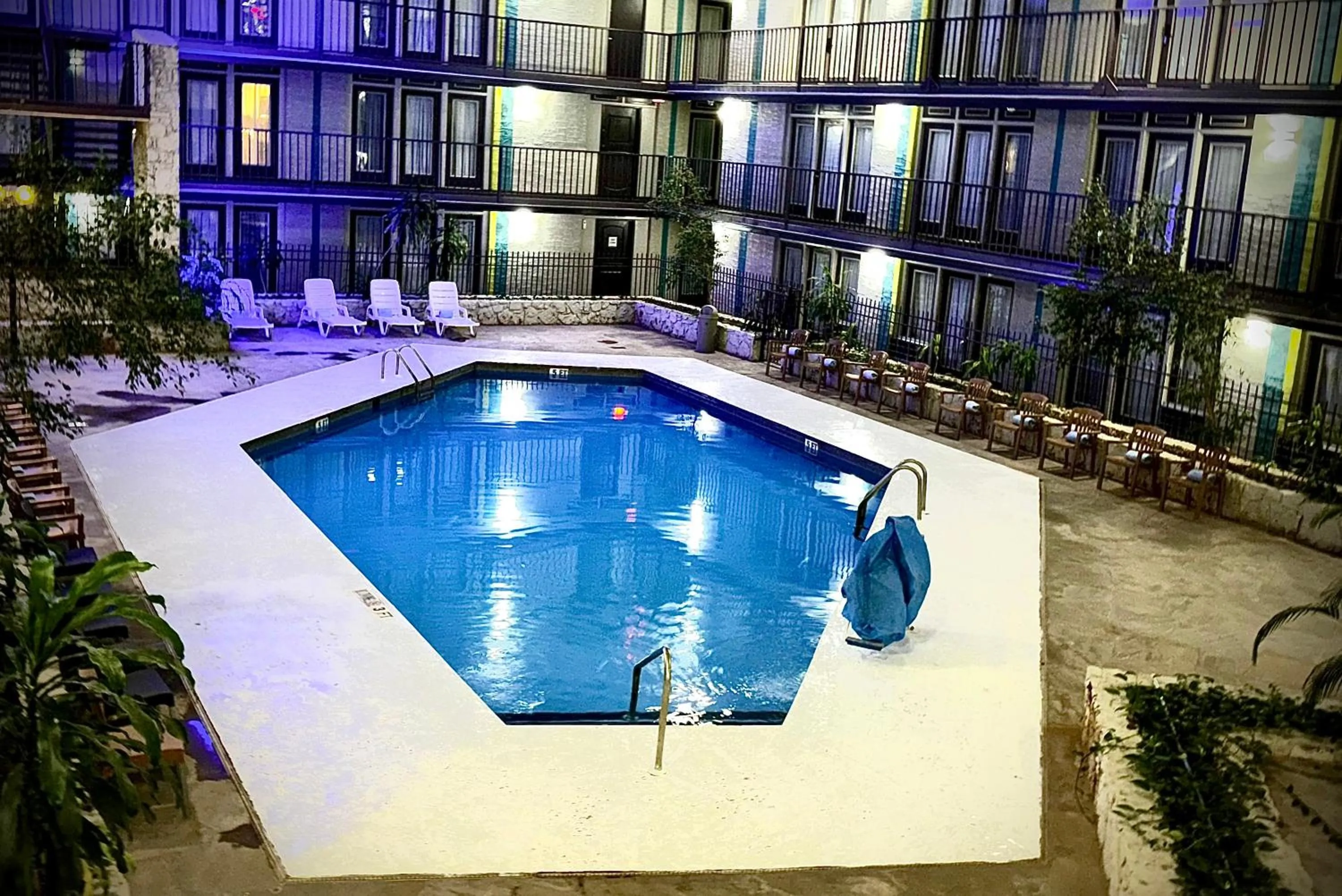 Swimming pool in Studio 6 Amarillo, TX West Medical Center