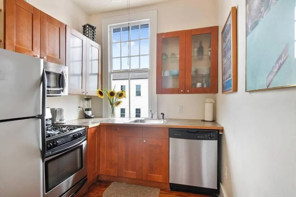 Kitchen or kitchenette in Freret Apartments near Streetcar & Tulane