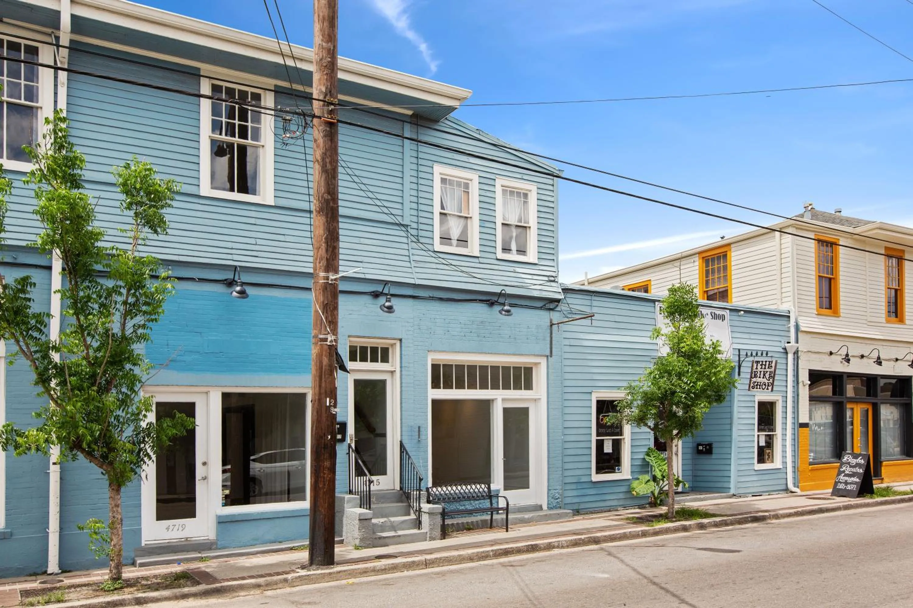 Property building in Freret Apartments near Streetcar & Tulane