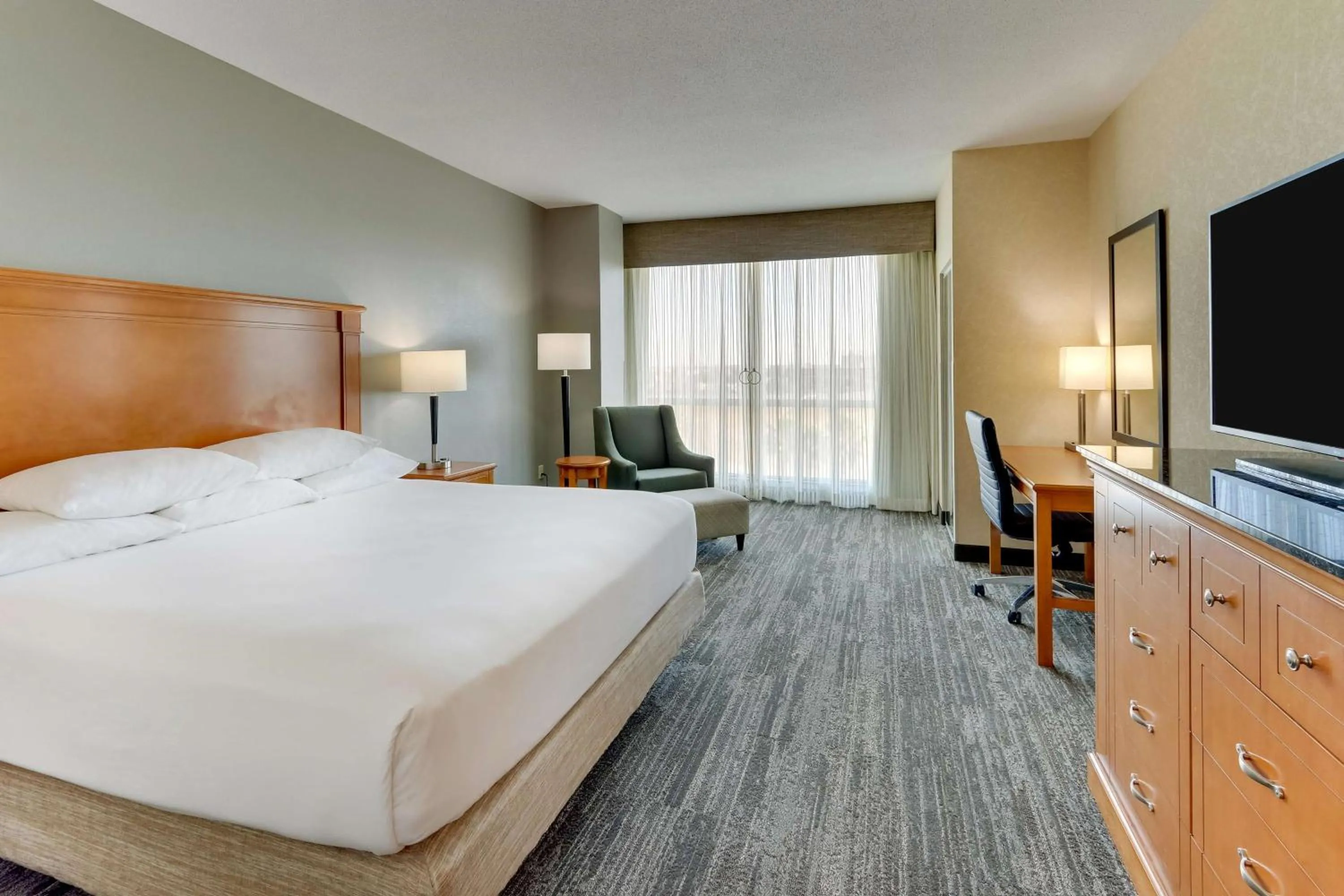 Bedroom, Bed in Drury Inn & Suites Orlando near Universal Orlando Resort