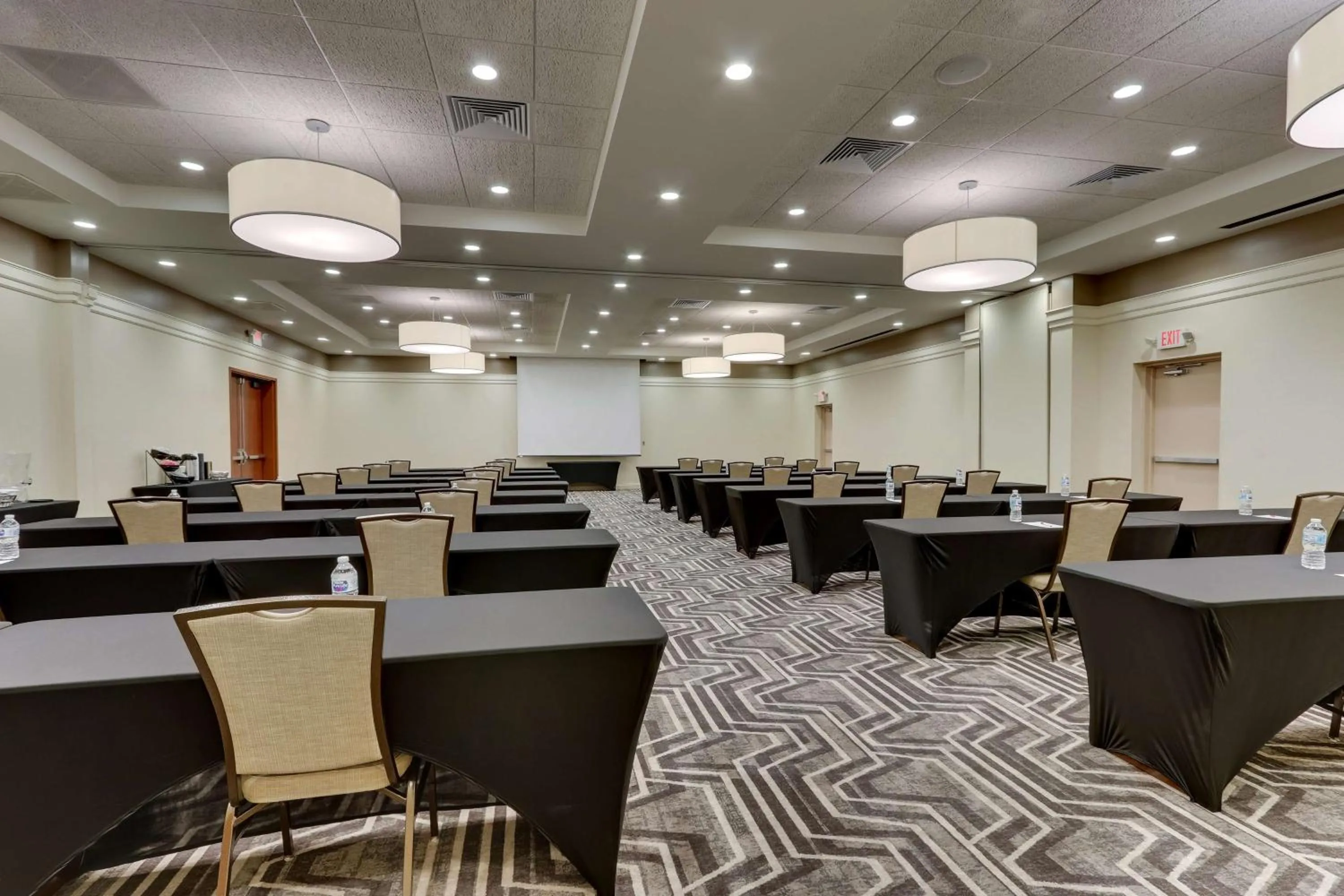 Meeting/conference room in Drury Inn & Suites Orlando near Universal Orlando Resort