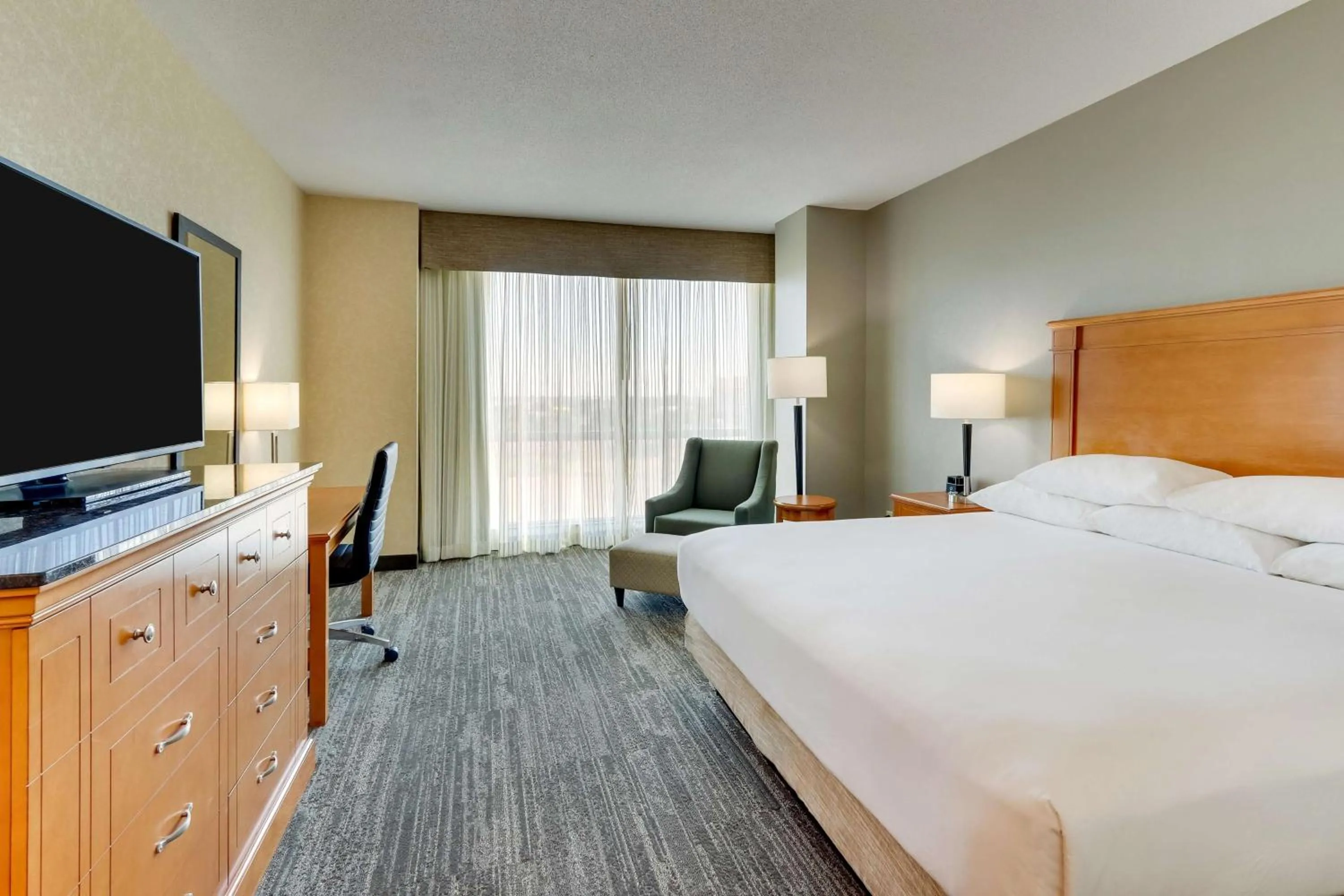 Bedroom, Bed in Drury Inn & Suites Orlando near Universal Orlando Resort