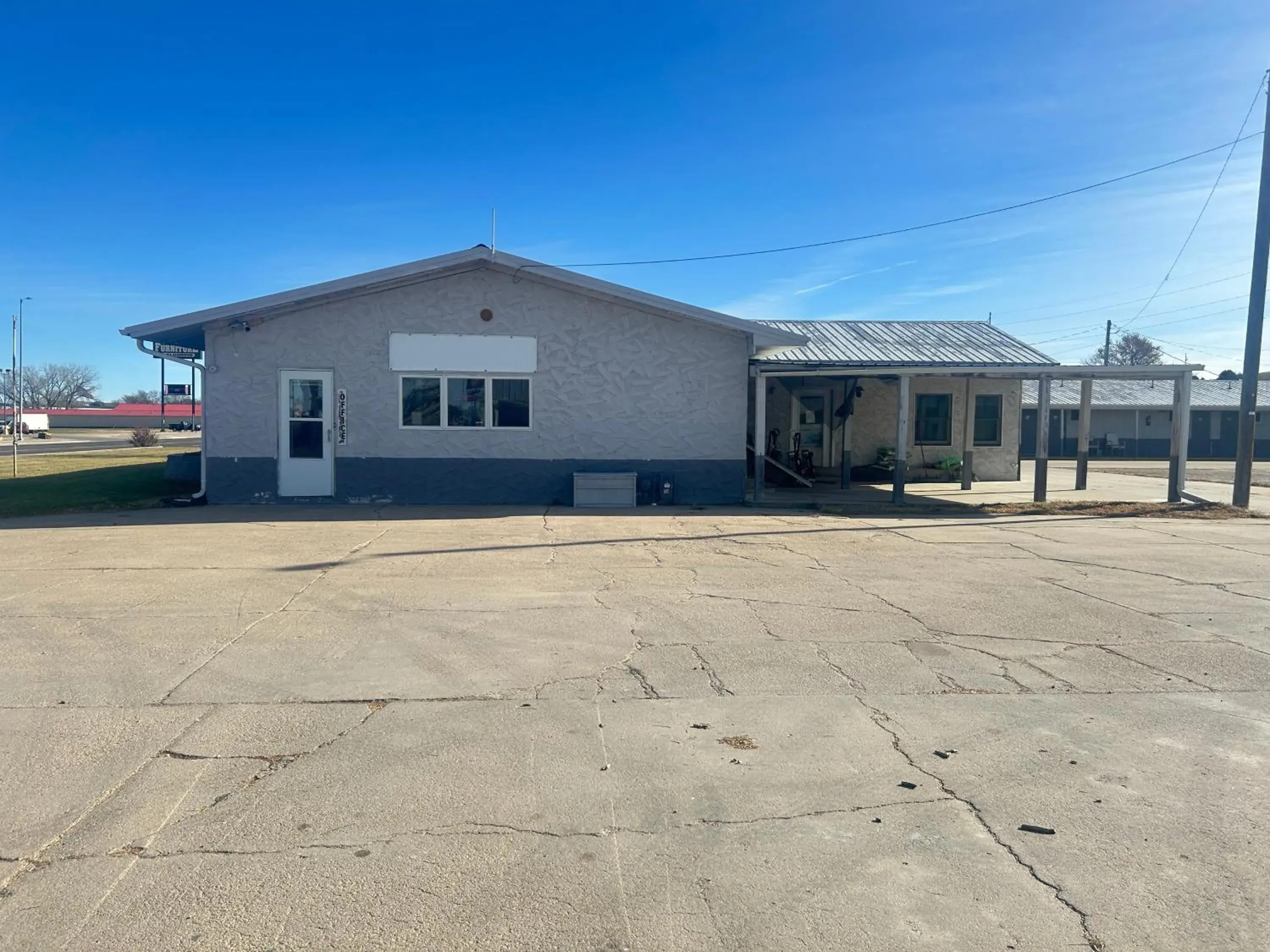 Property building in Gateaway Motel Broken Bow NE Property building in Gateaway Motel Broken Bow NE