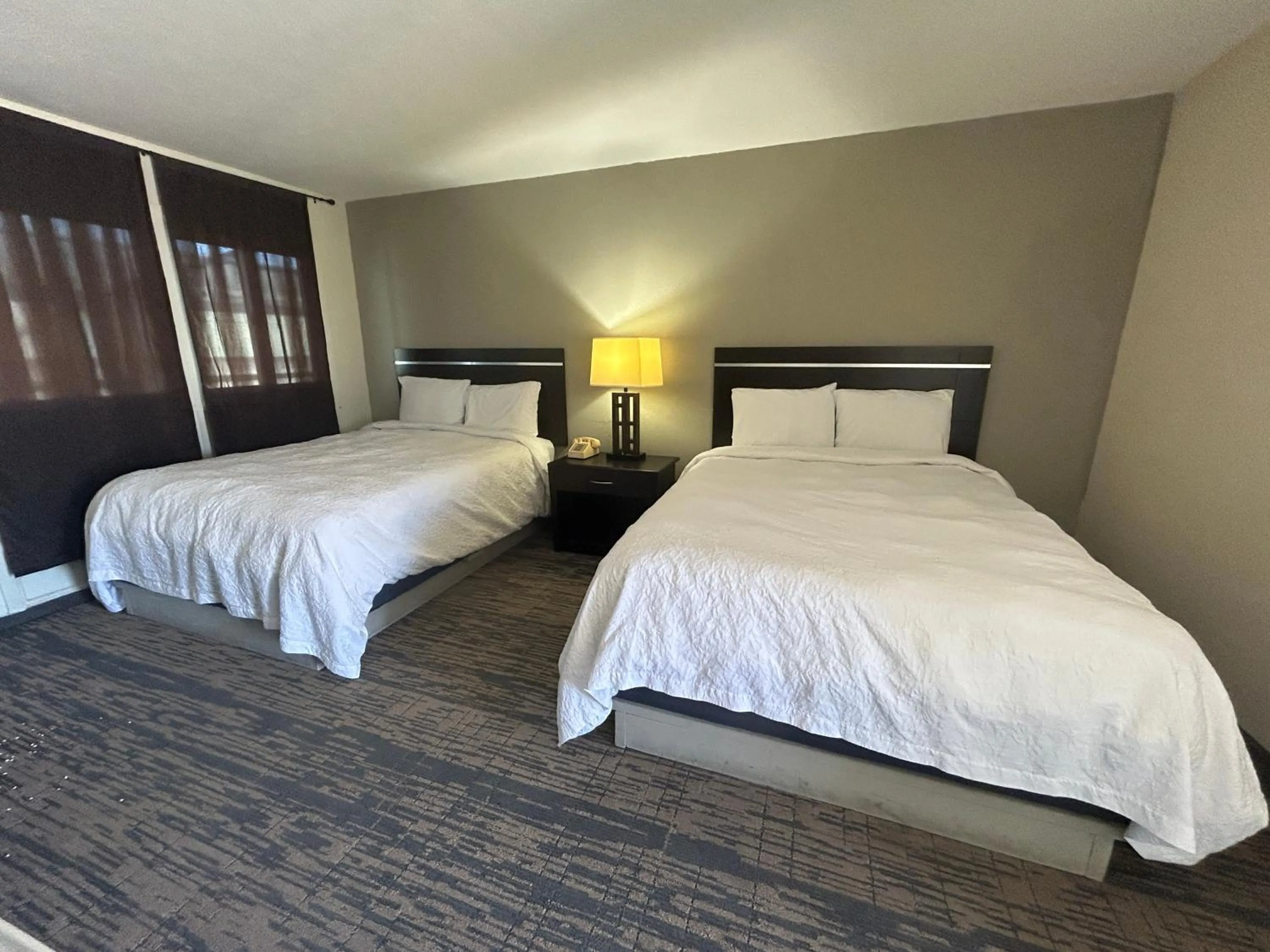 Bedroom, Bed in Gateaway Motel Broken Bow NE