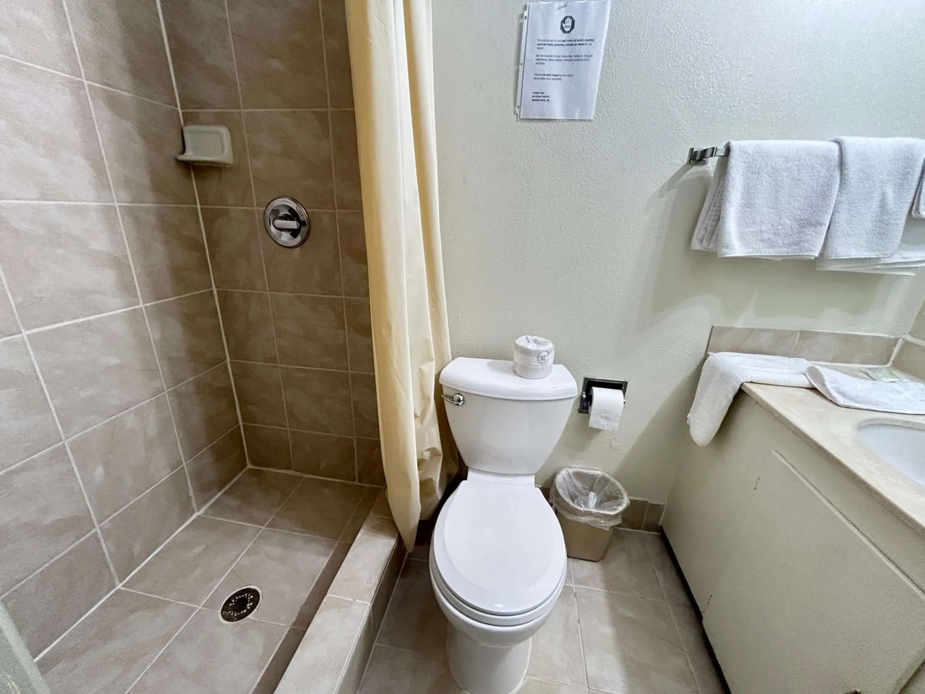 Bathroom in Gateaway Motel Broken Bow NE