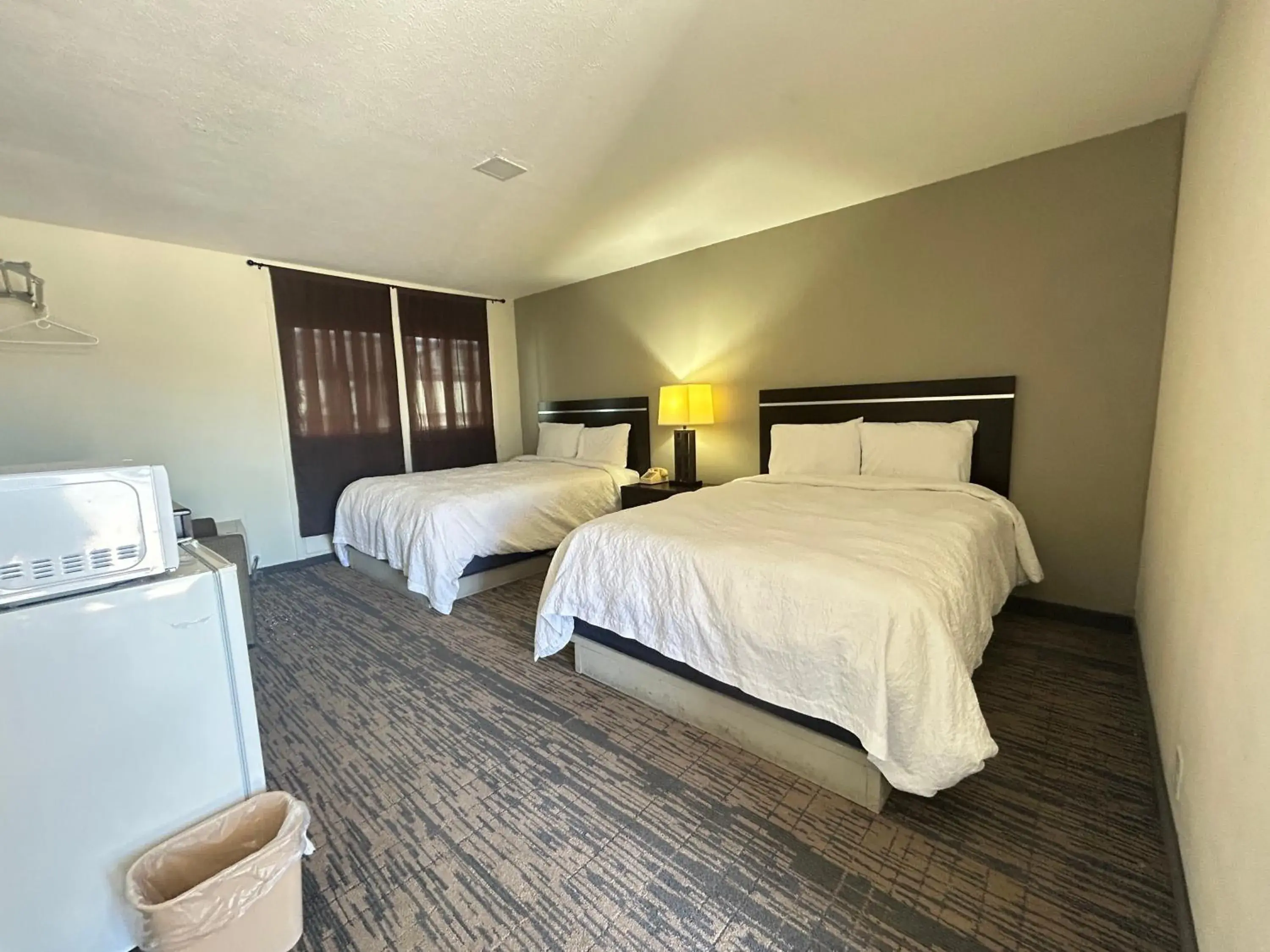 2 Queen Beds Non-Smoking in Gateaway Motel Broken Bow NE 2 Queen Beds Non-Smoking in Gateaway Motel Broken Bow NE