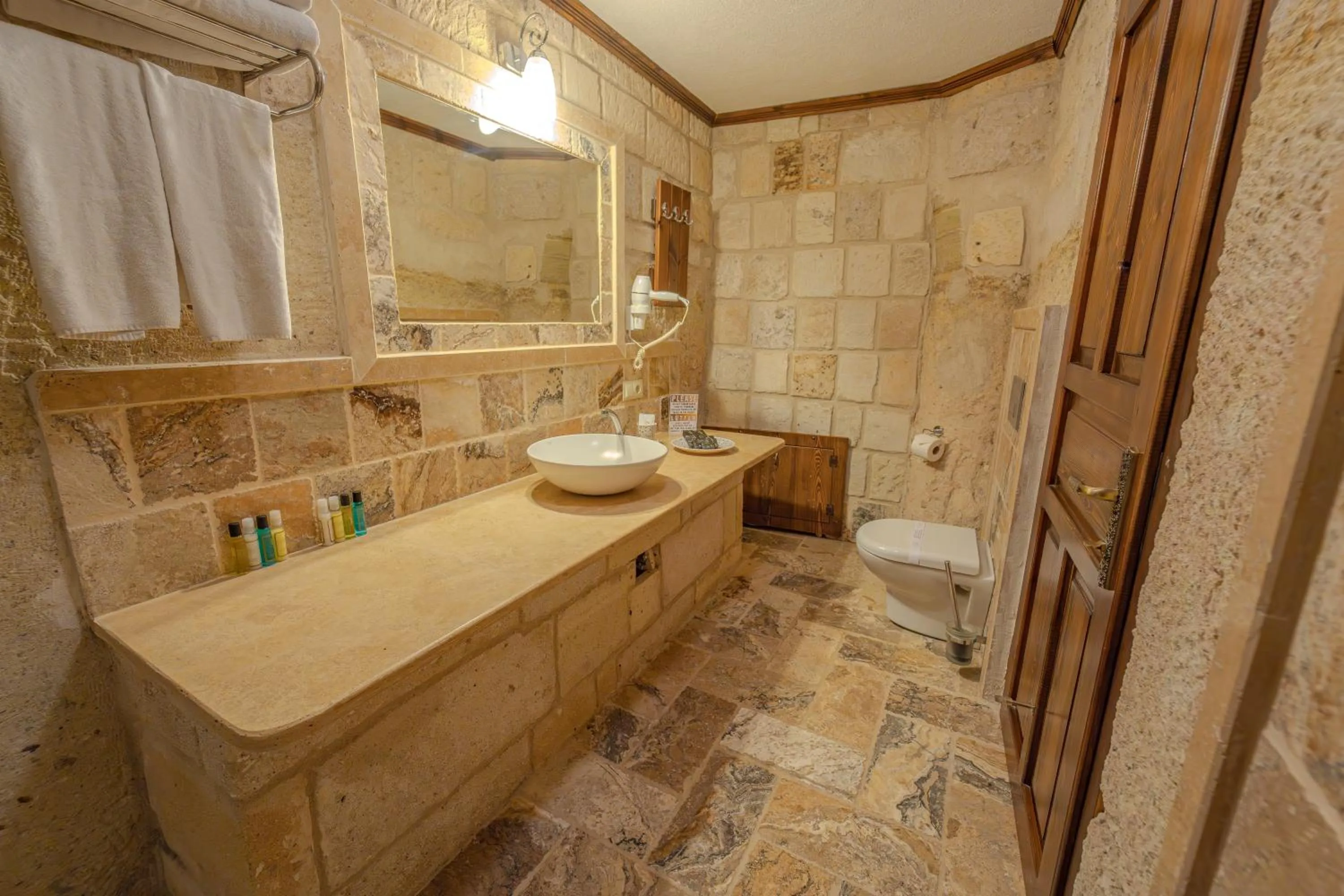 Toilet in Zara Cave Hotel