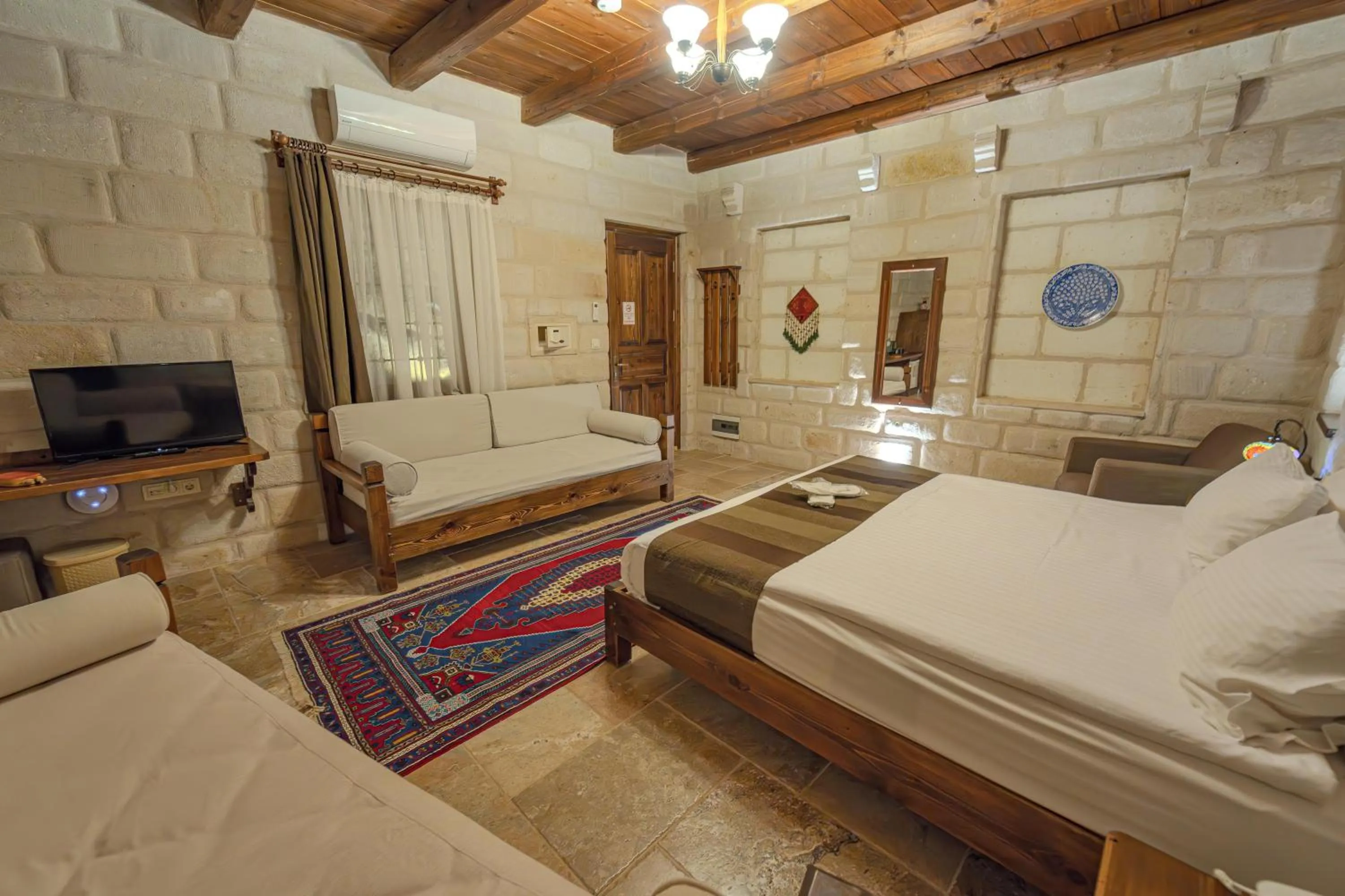 TV and multimedia, Bed in Zara Cave Hotel