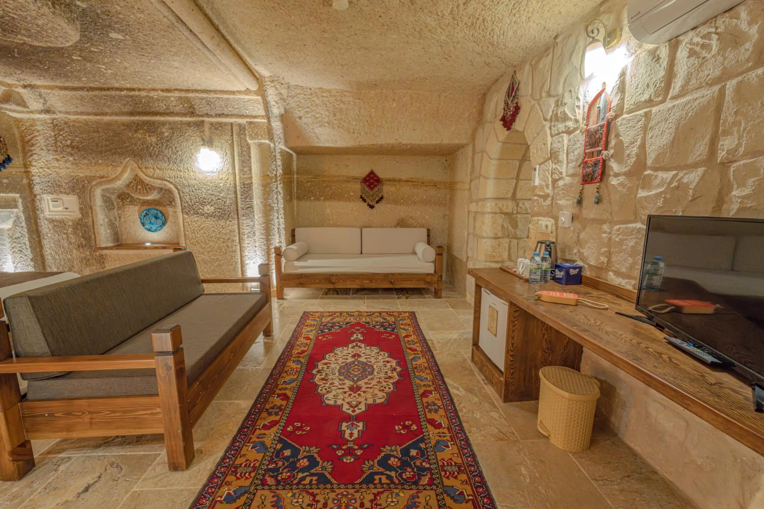 TV and multimedia in Zara Cave Hotel