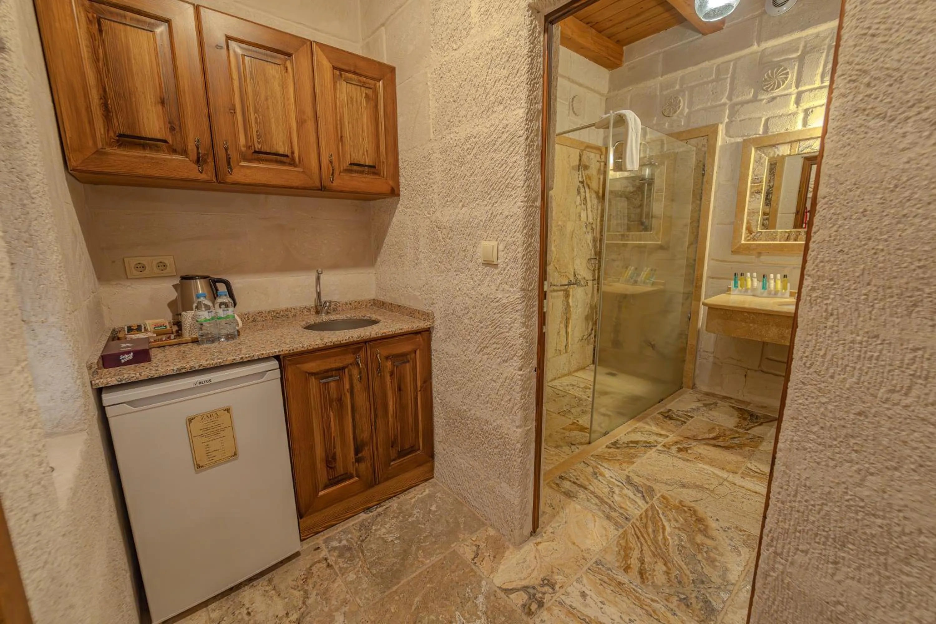 Kitchen or kitchenette in Zara Cave Hotel