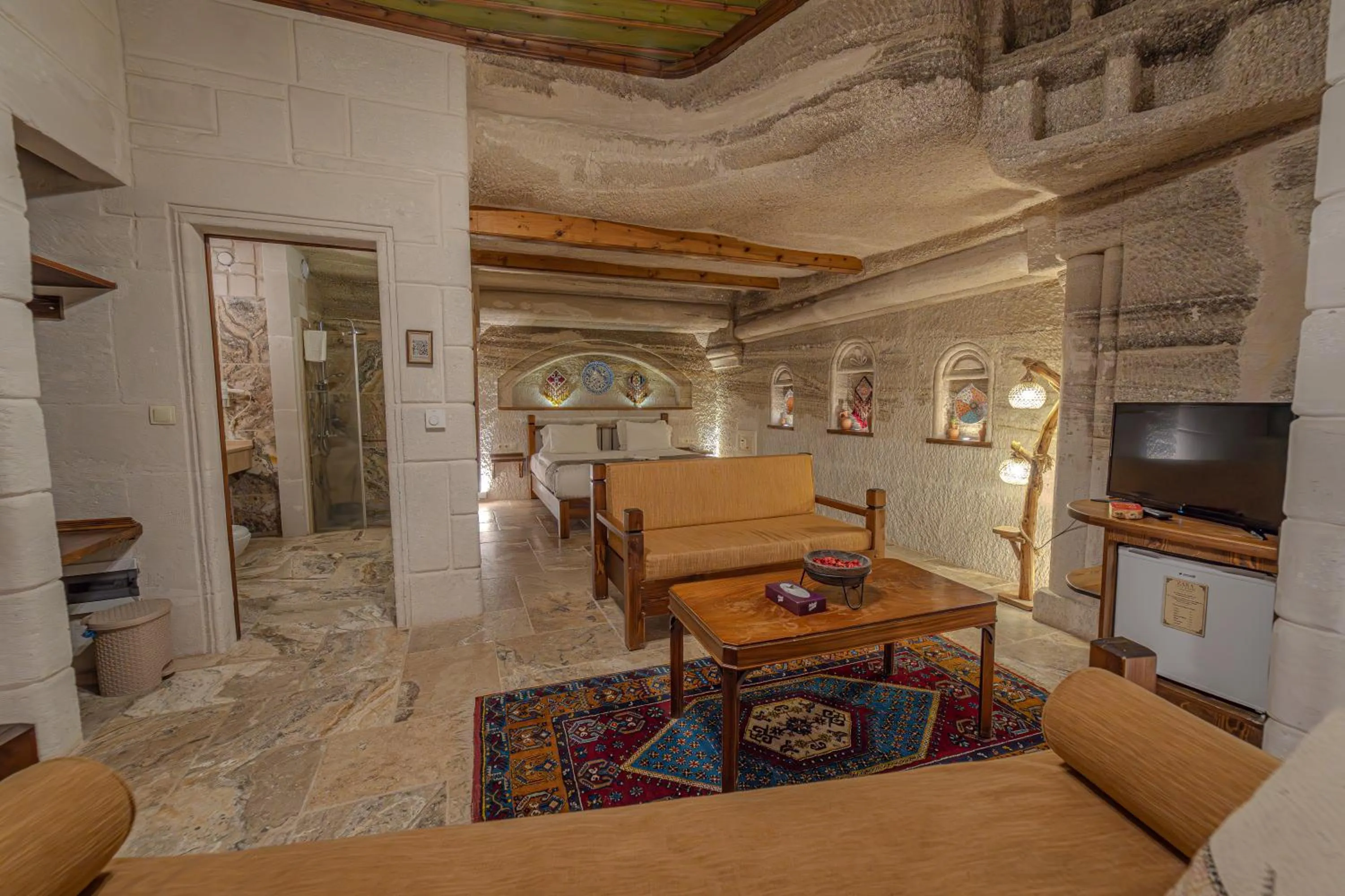 TV and multimedia in Zara Cave Hotel