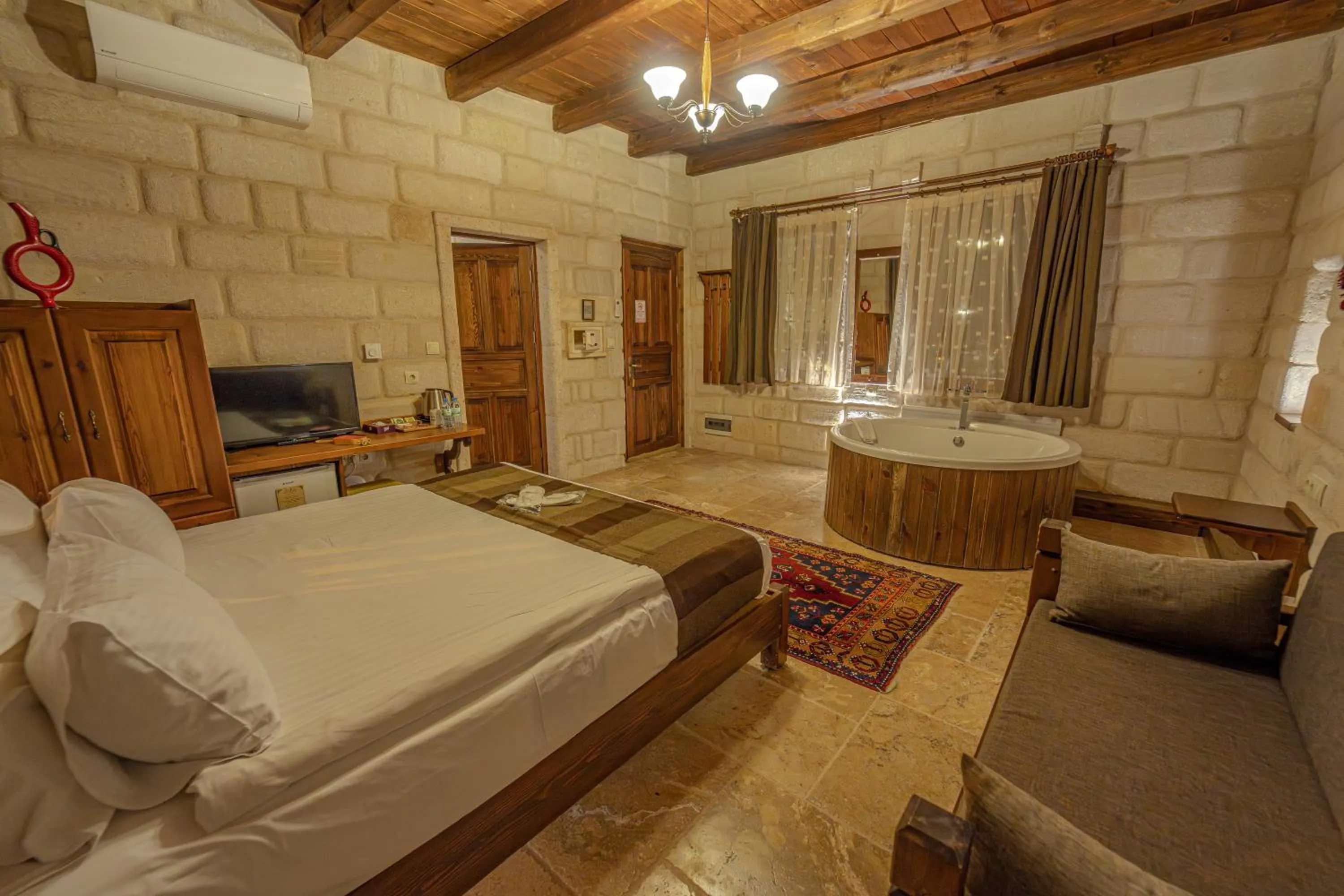 Photo of the whole room, Bed in Zara Cave Hotel