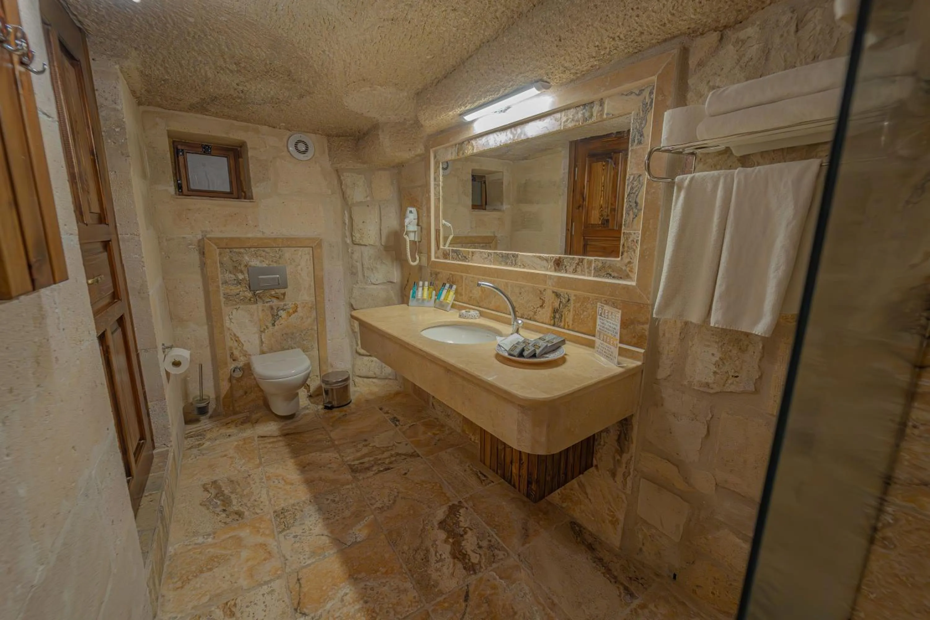 Toilet in Zara Cave Hotel