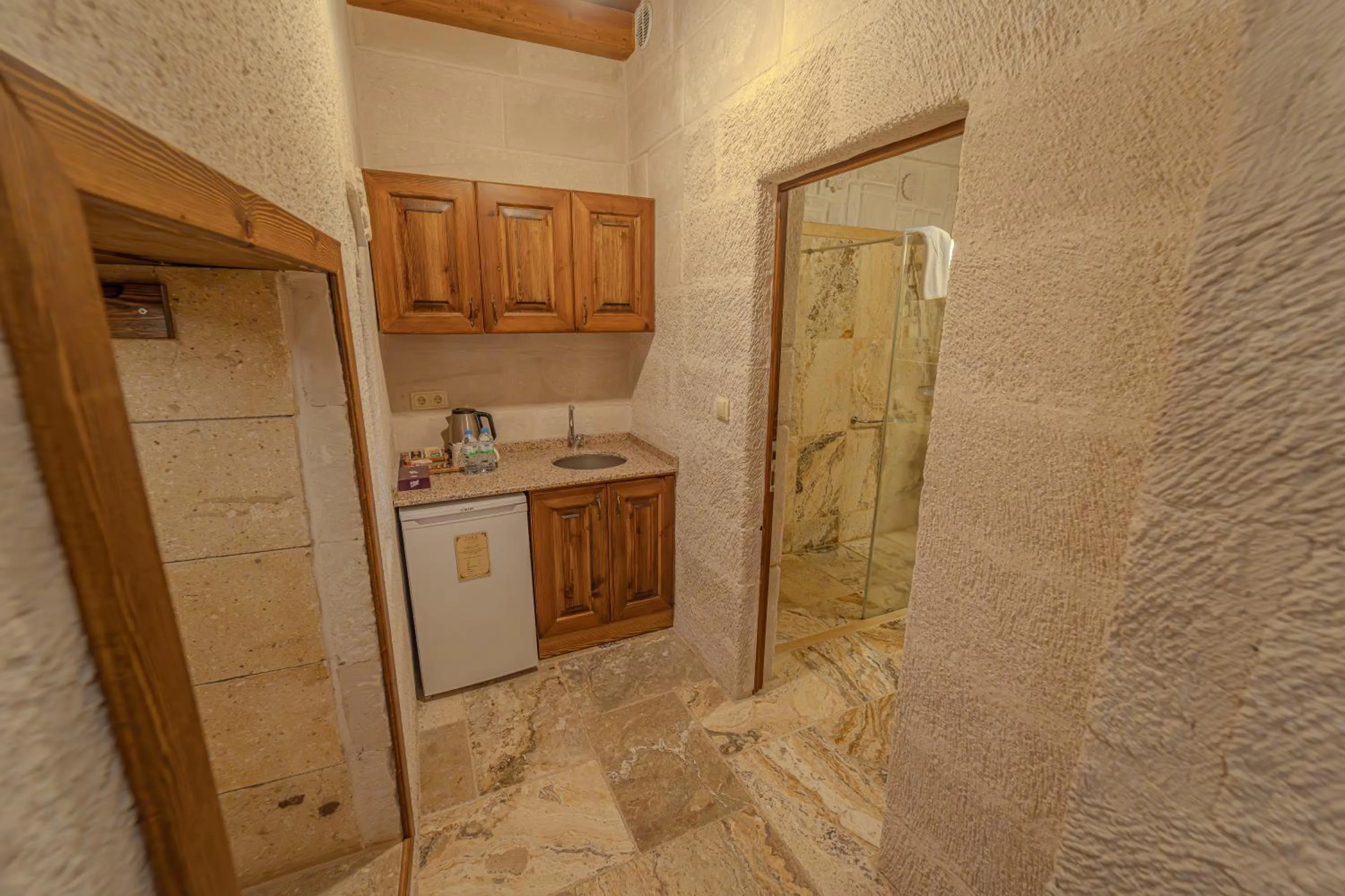 Kitchen or kitchenette in Zara Cave Hotel