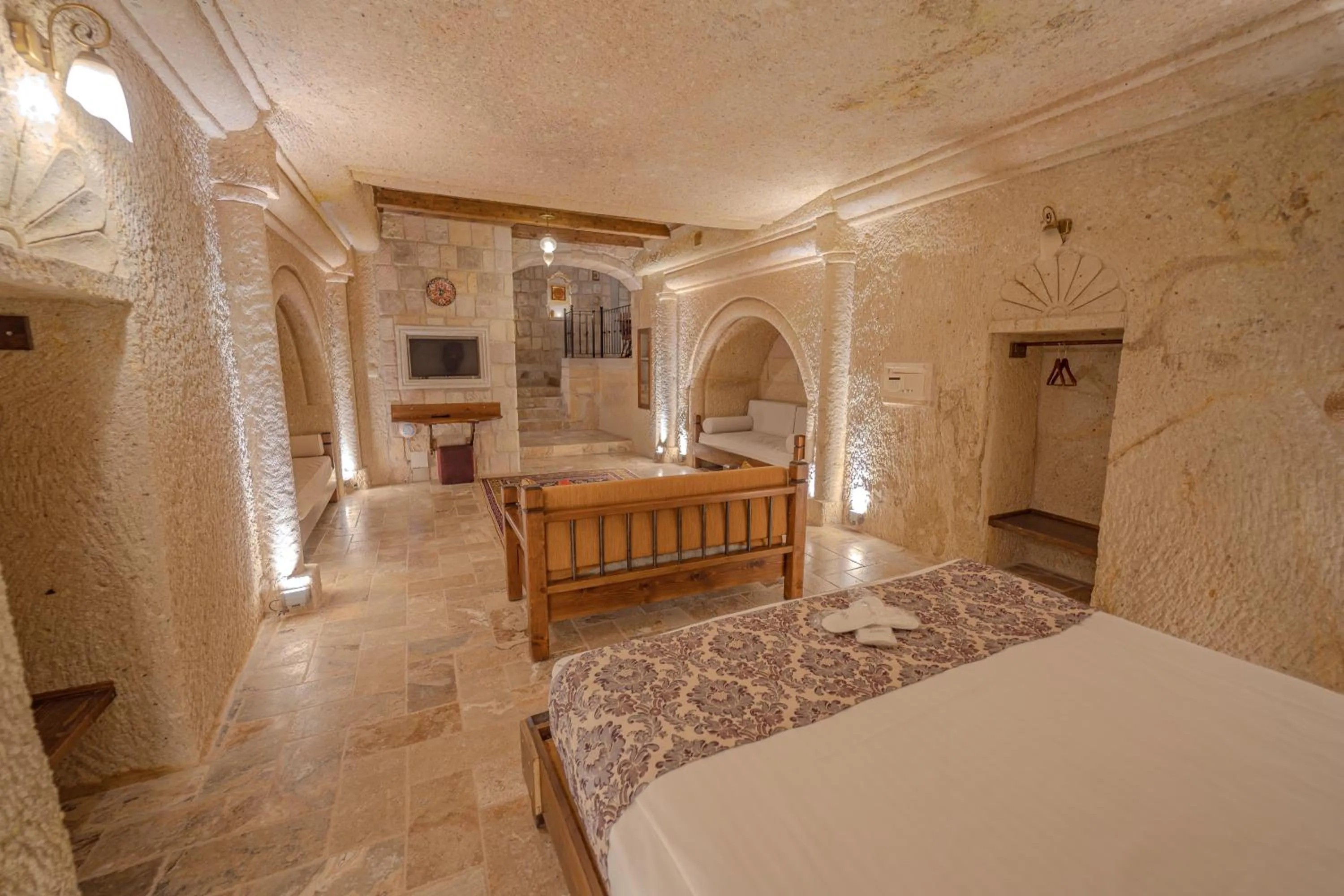 Photo of the whole room, Bed in Zara Cave Hotel