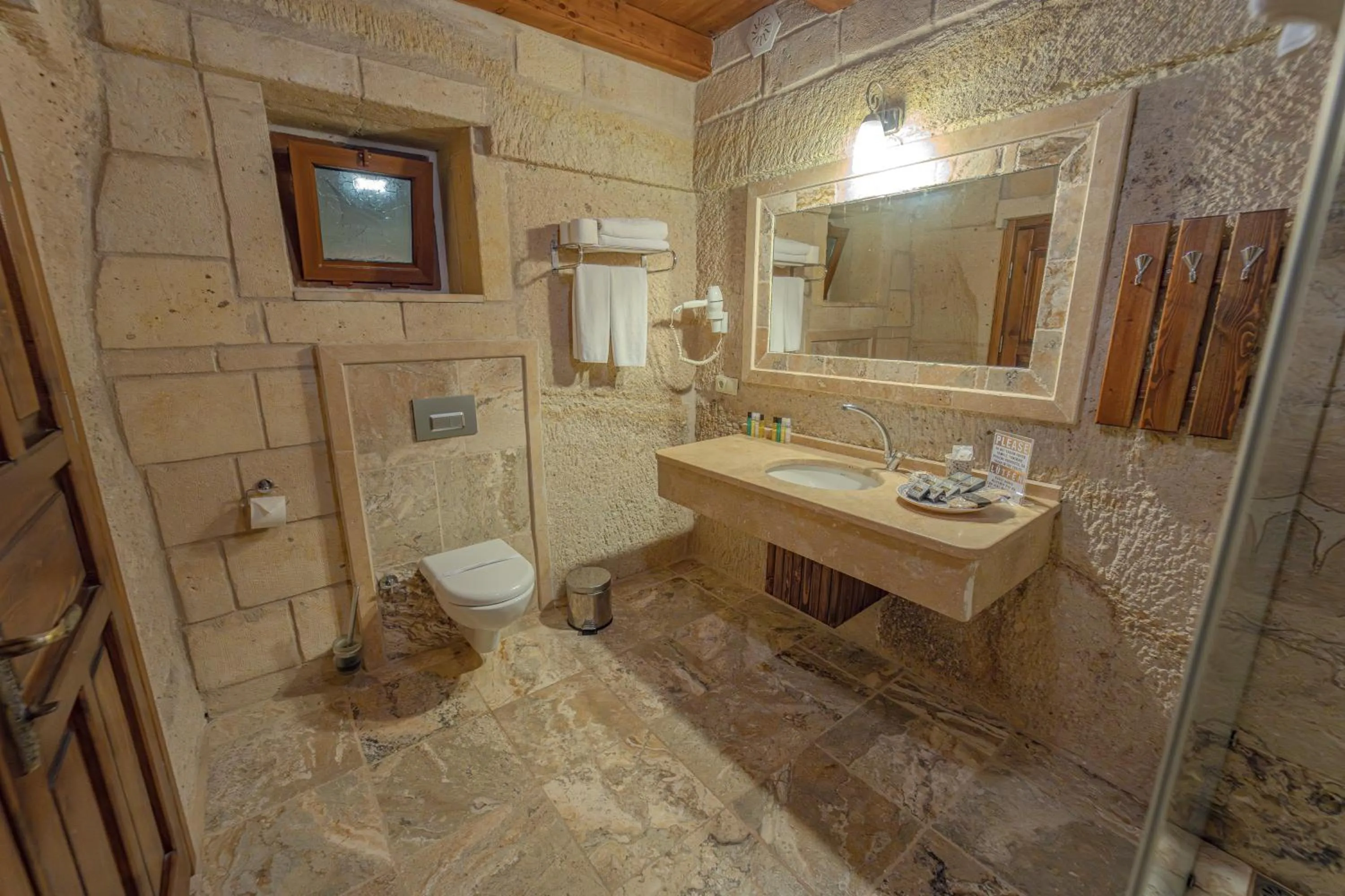 Toilet in Zara Cave Hotel