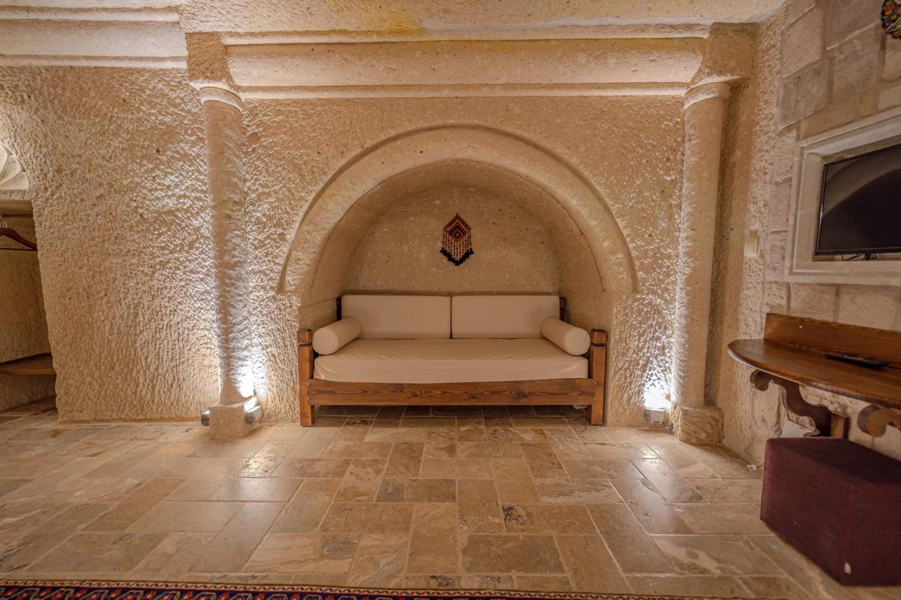 TV and multimedia in Zara Cave Hotel