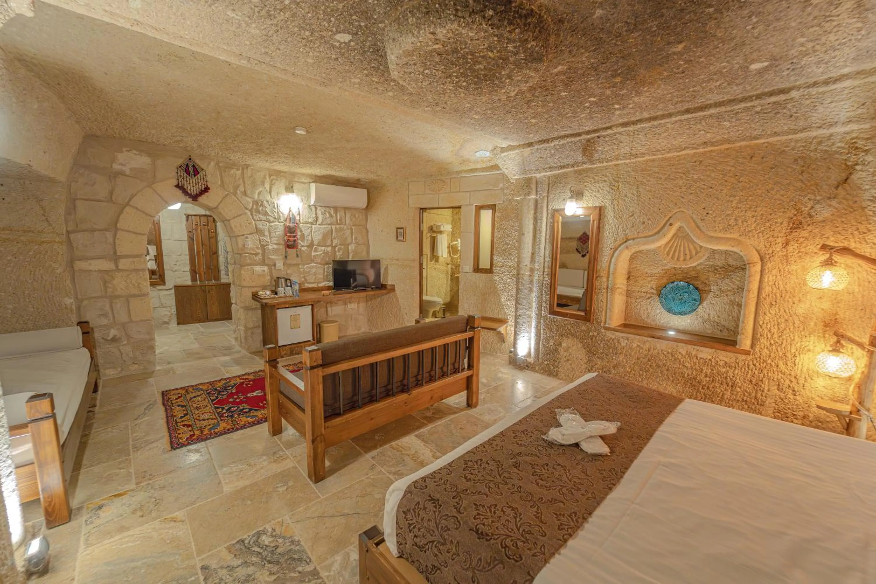 Photo of the whole room, Bed in Zara Cave Hotel