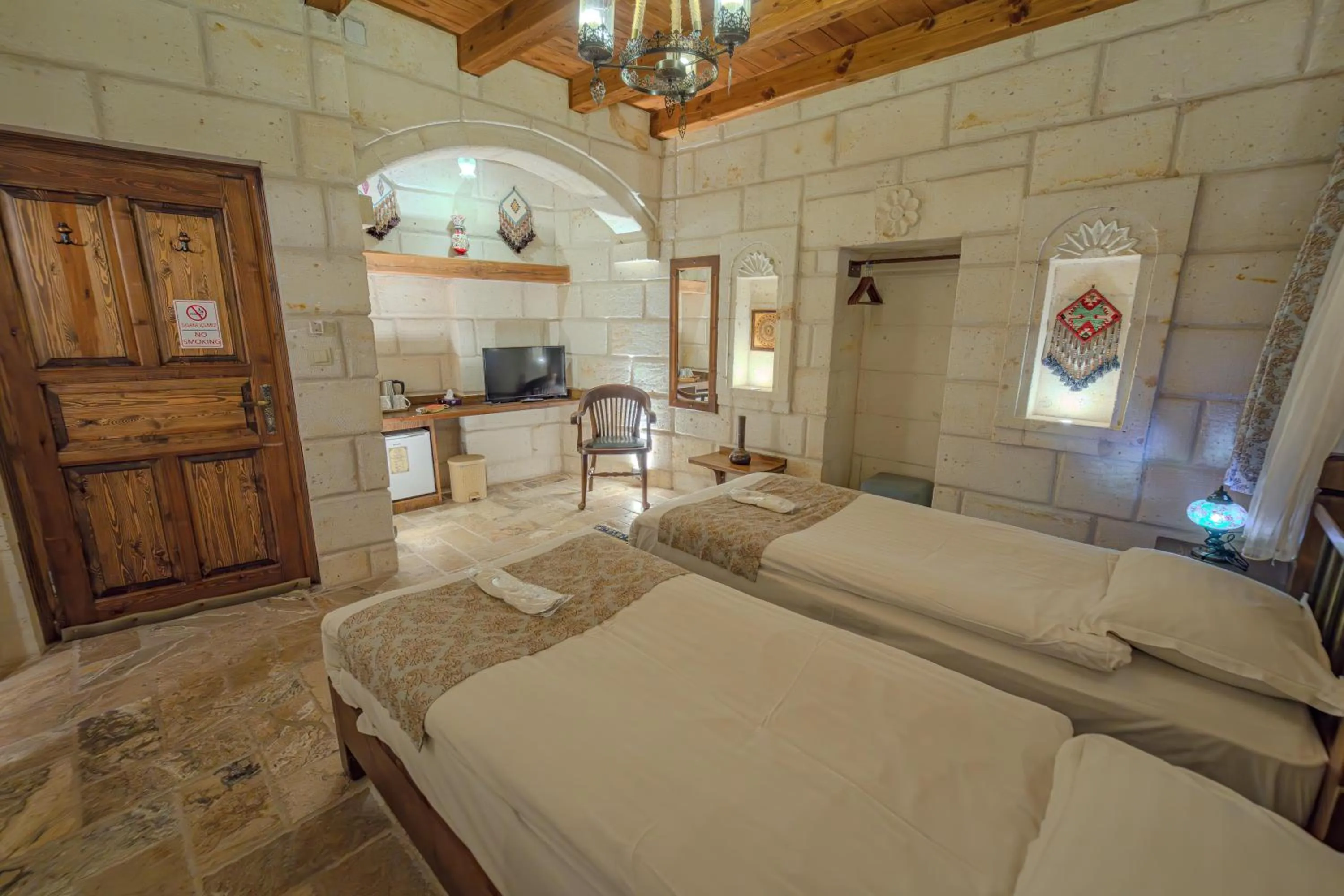 Kitchen or kitchenette in Zara Cave Hotel