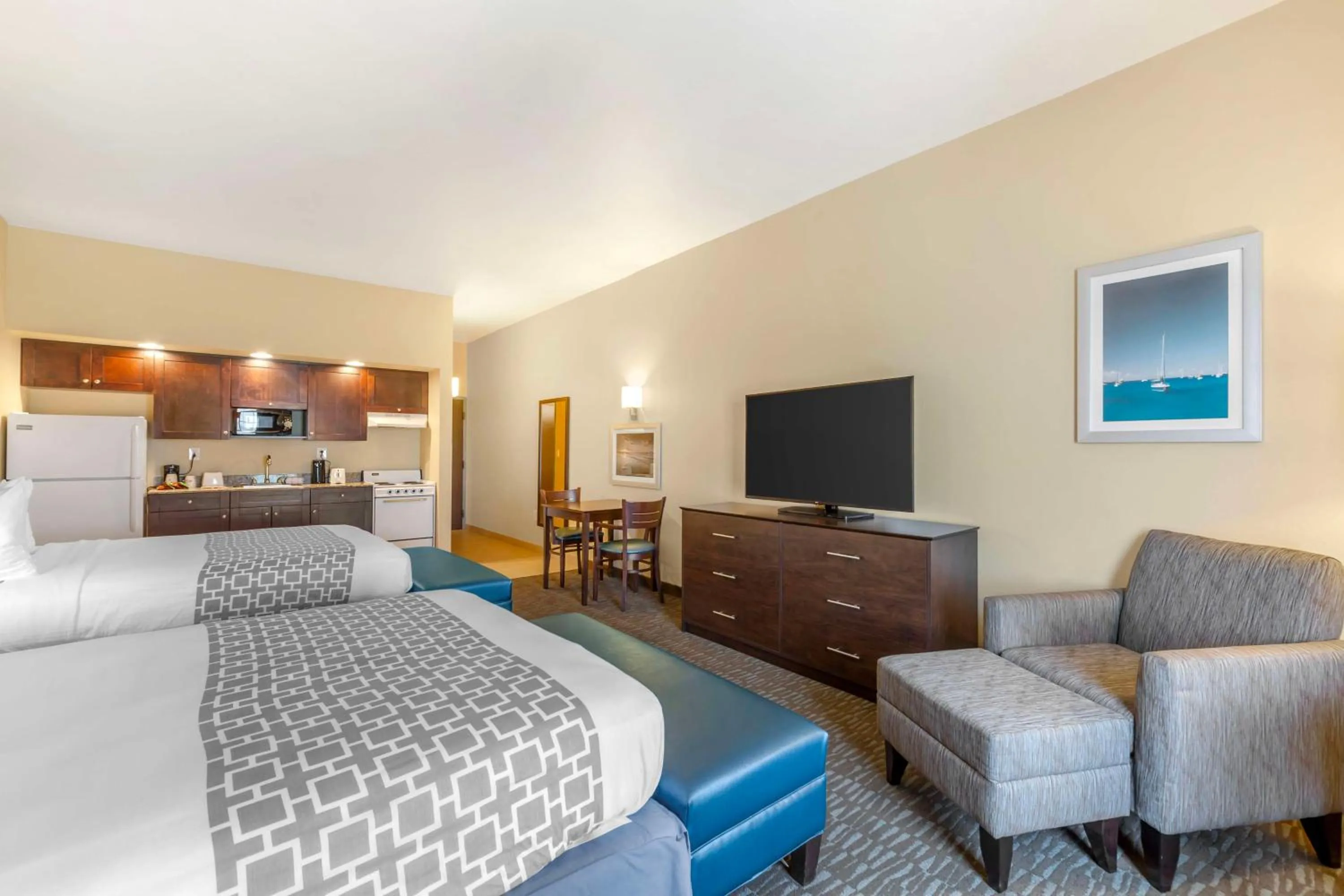 Bedroom, Bed in Best Western Naples Plaza Hotel