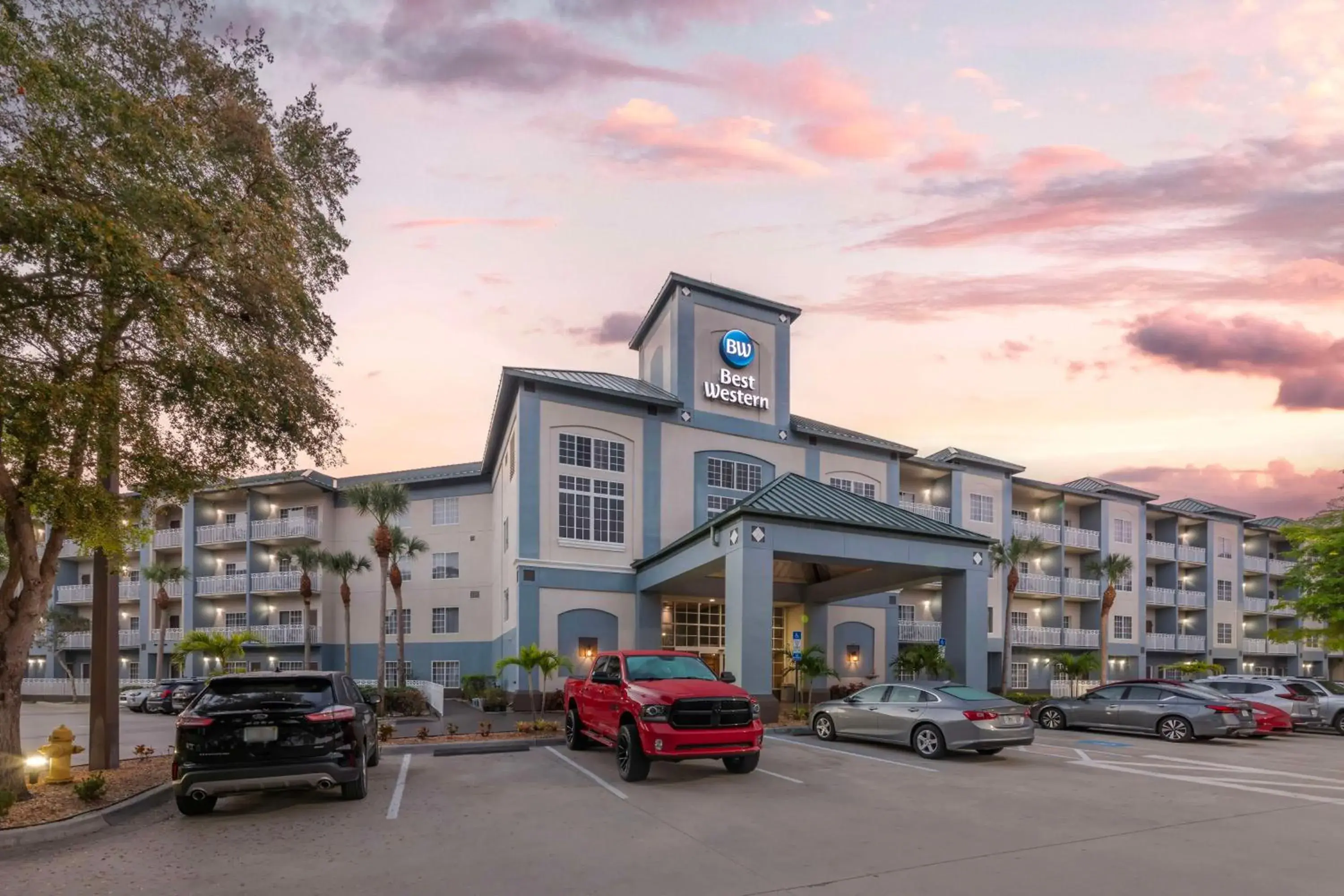 Property building in Best Western Naples Plaza Hotel Property building in Best Western Naples Plaza Hotel