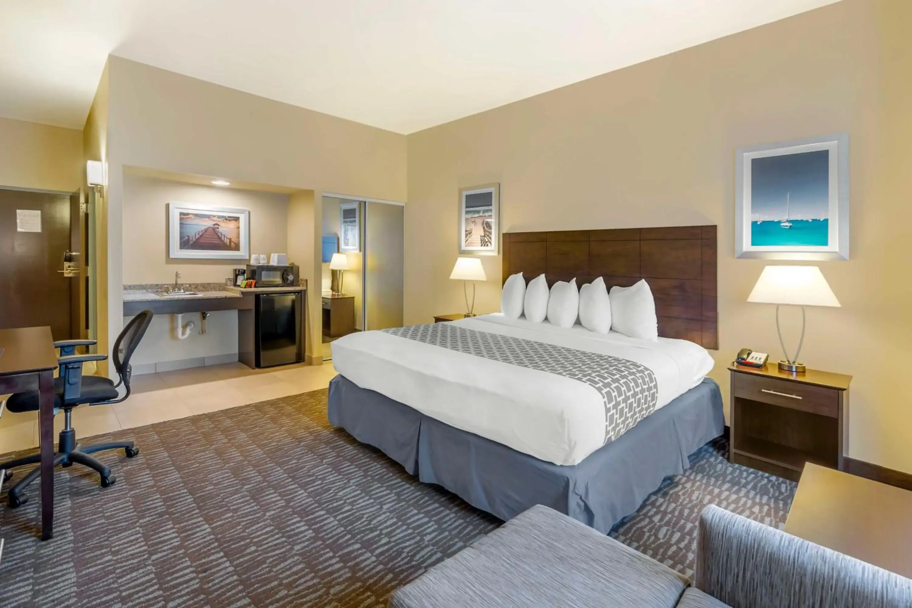 Bedroom, Bed in Best Western Naples Plaza Hotel Bedroom, Bed in Best Western Naples Plaza Hotel