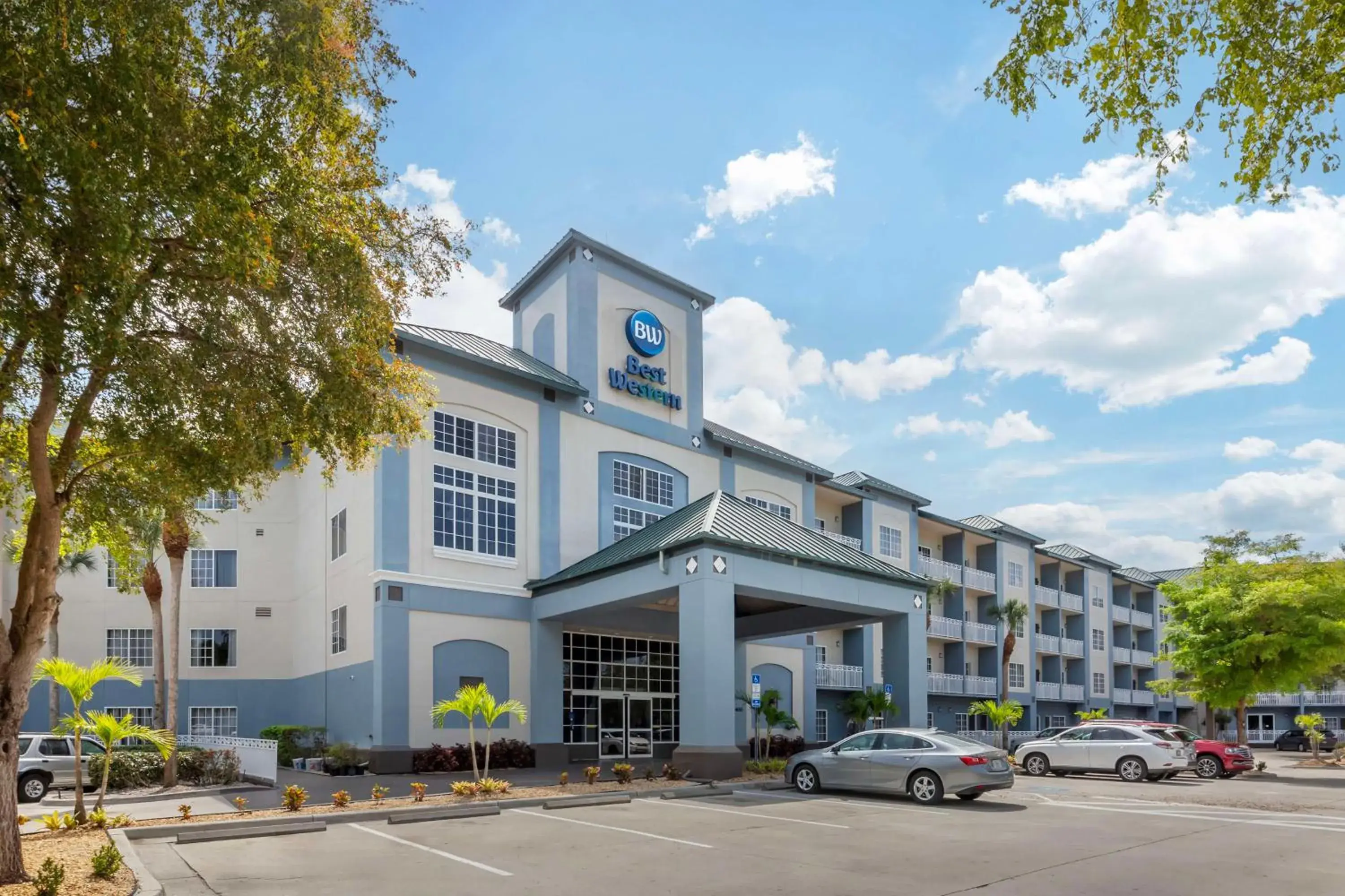 Property building in Best Western Naples Plaza Hotel Property building in Best Western Naples Plaza Hotel