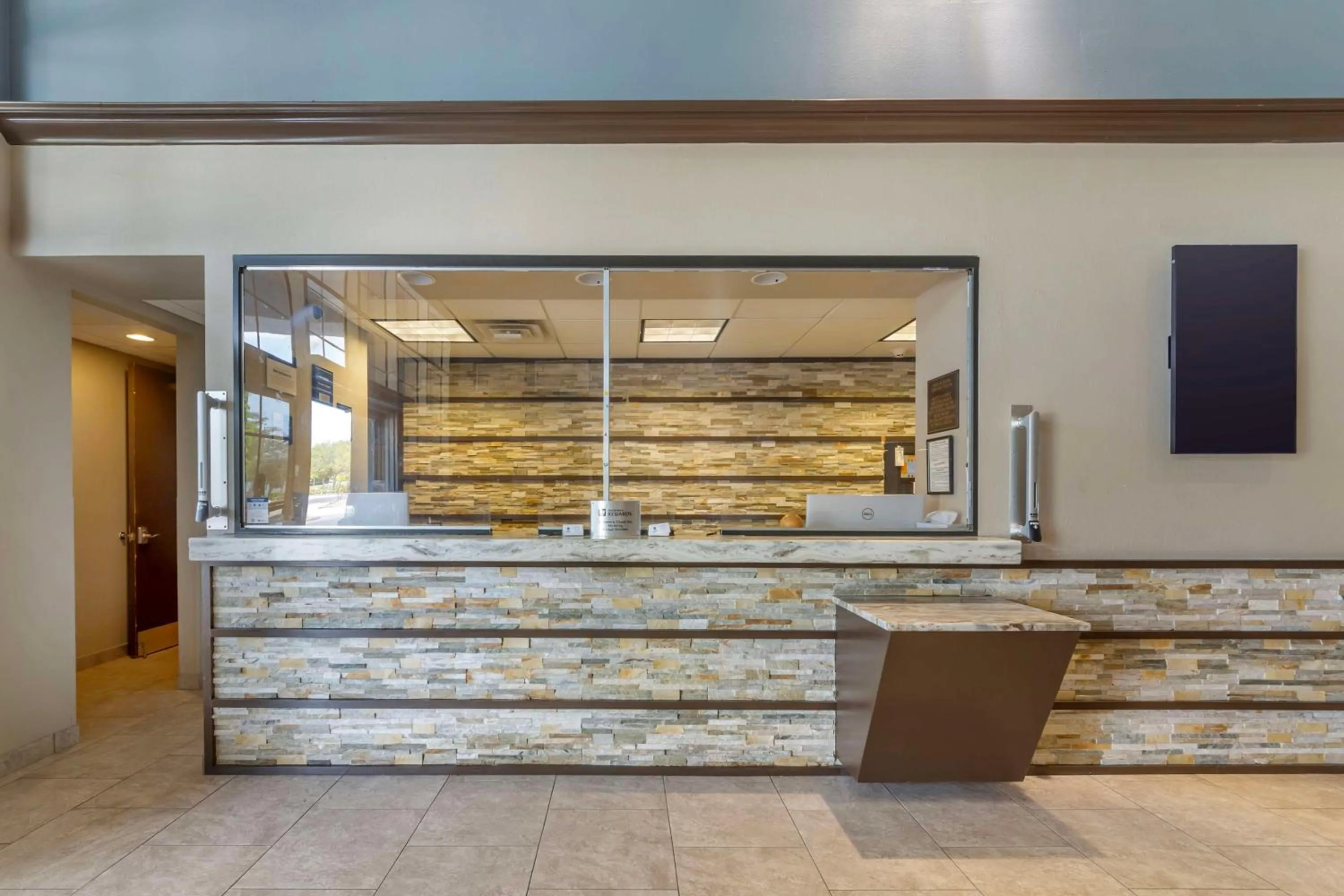 Lobby or reception in Best Western Naples Plaza Hotel