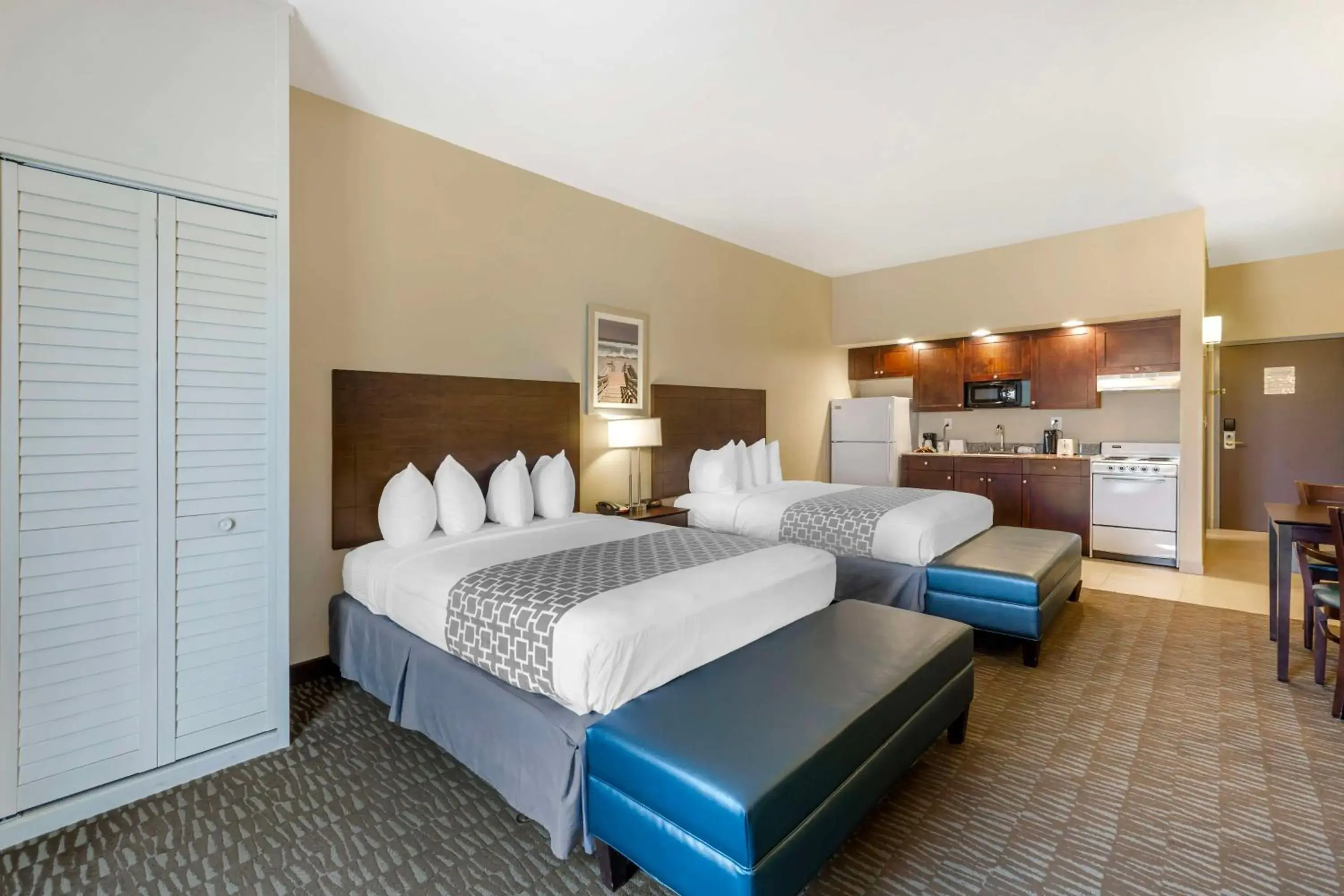 Bedroom, Bed in Best Western Naples Plaza Hotel Bedroom, Bed in Best Western Naples Plaza Hotel