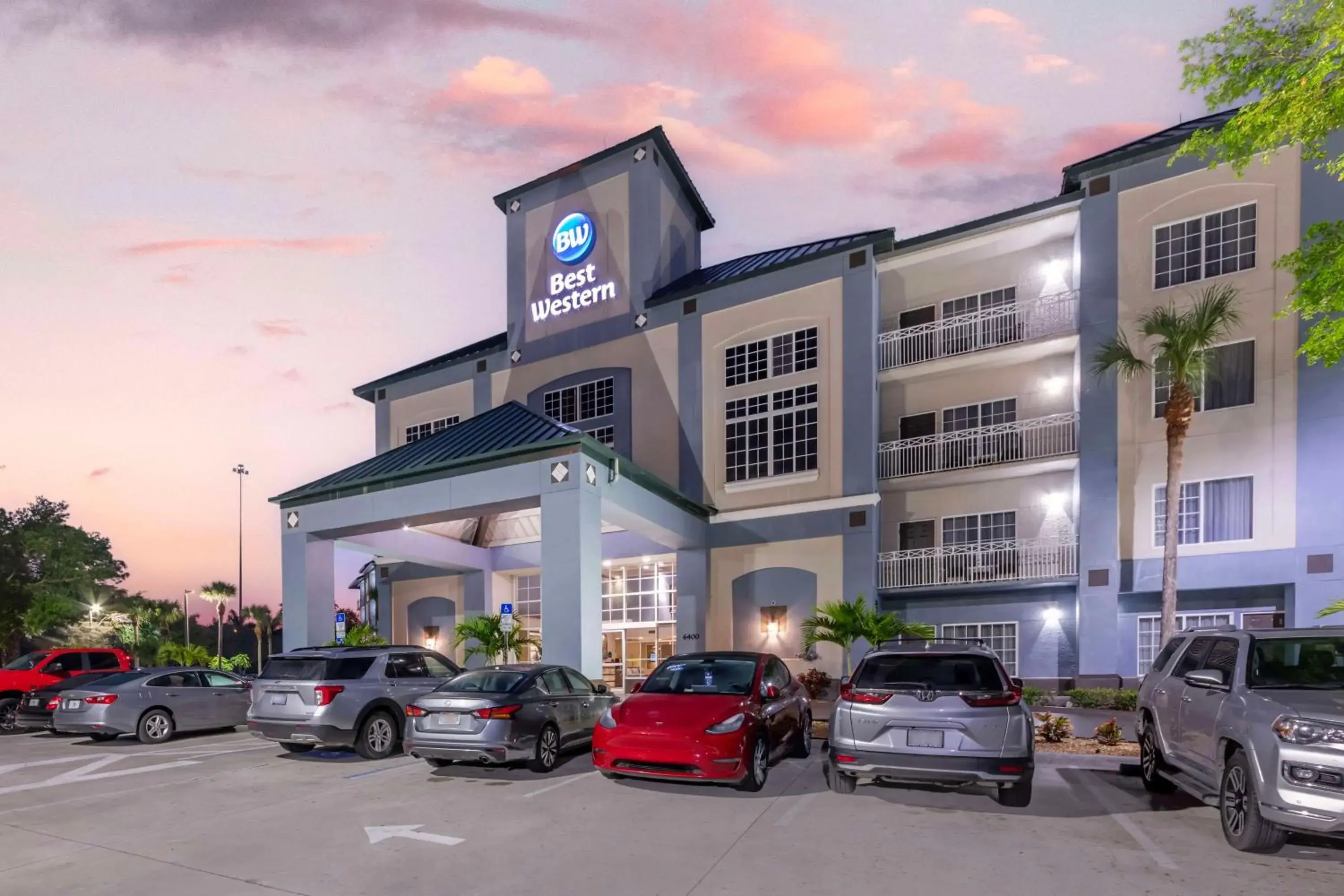 Property building in Best Western Naples Plaza Hotel Property building in Best Western Naples Plaza Hotel