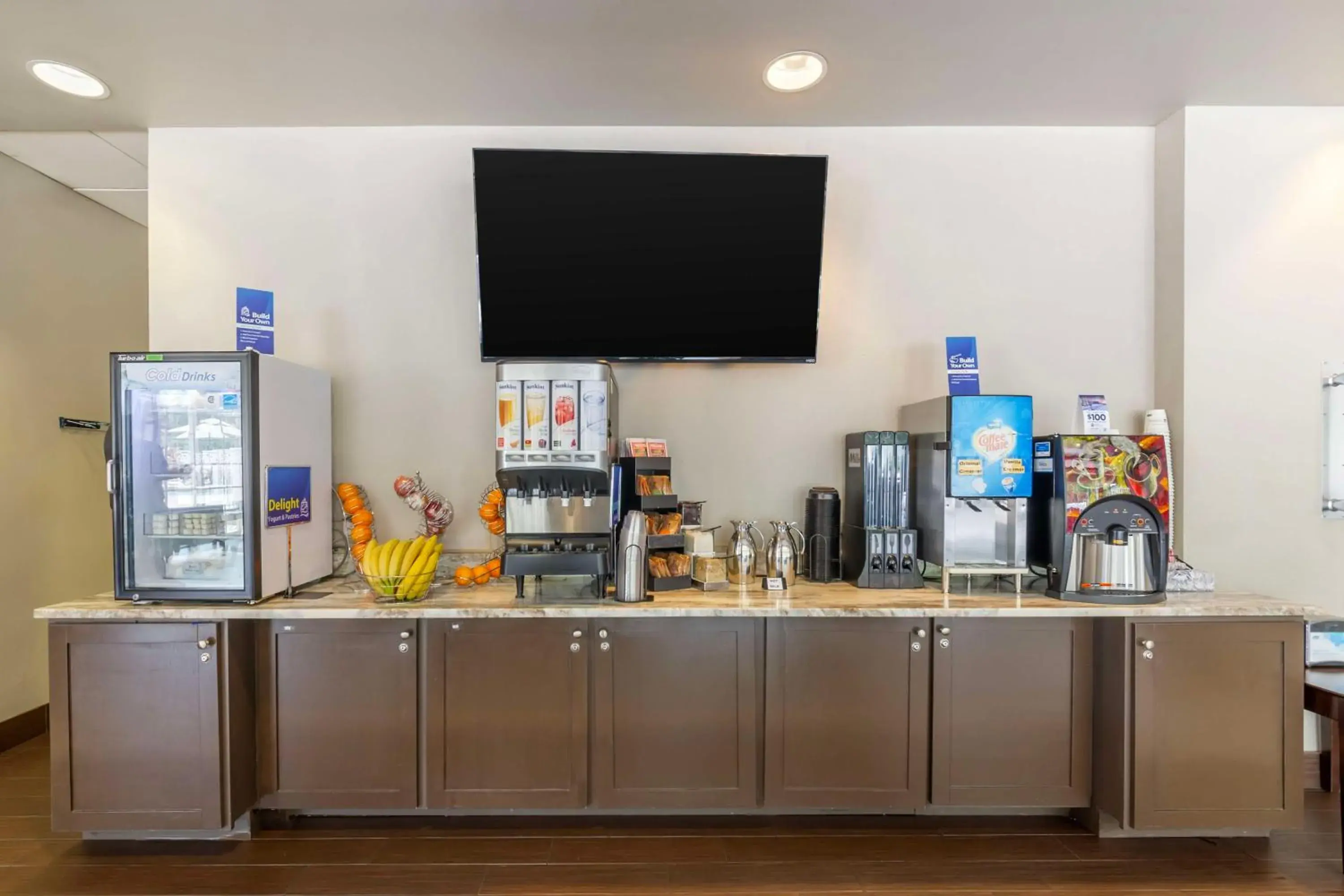 Breakfast in Best Western Naples Plaza Hotel Breakfast in Best Western Naples Plaza Hotel