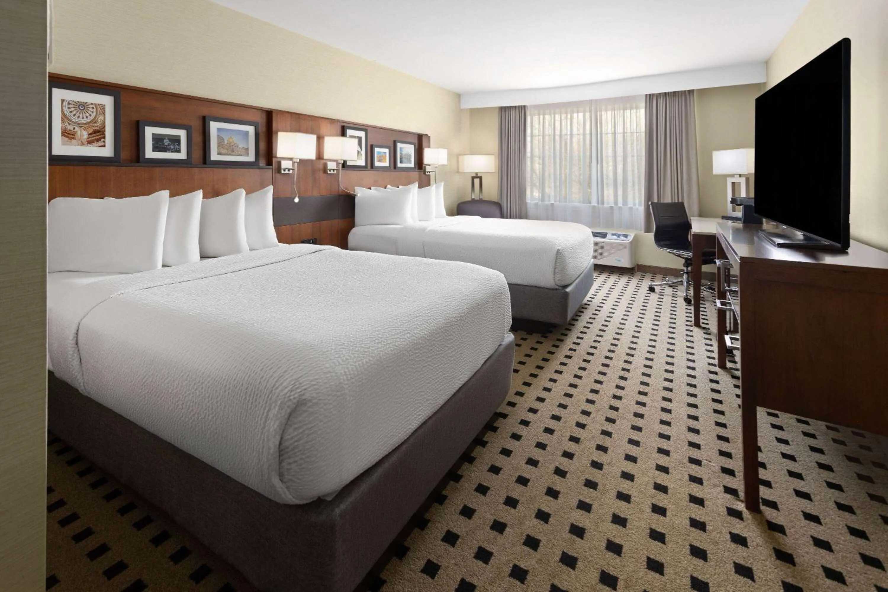 Photo of the whole room, Bed in Penn Harris Hotel Harrisburg, Trademark by Wyndham