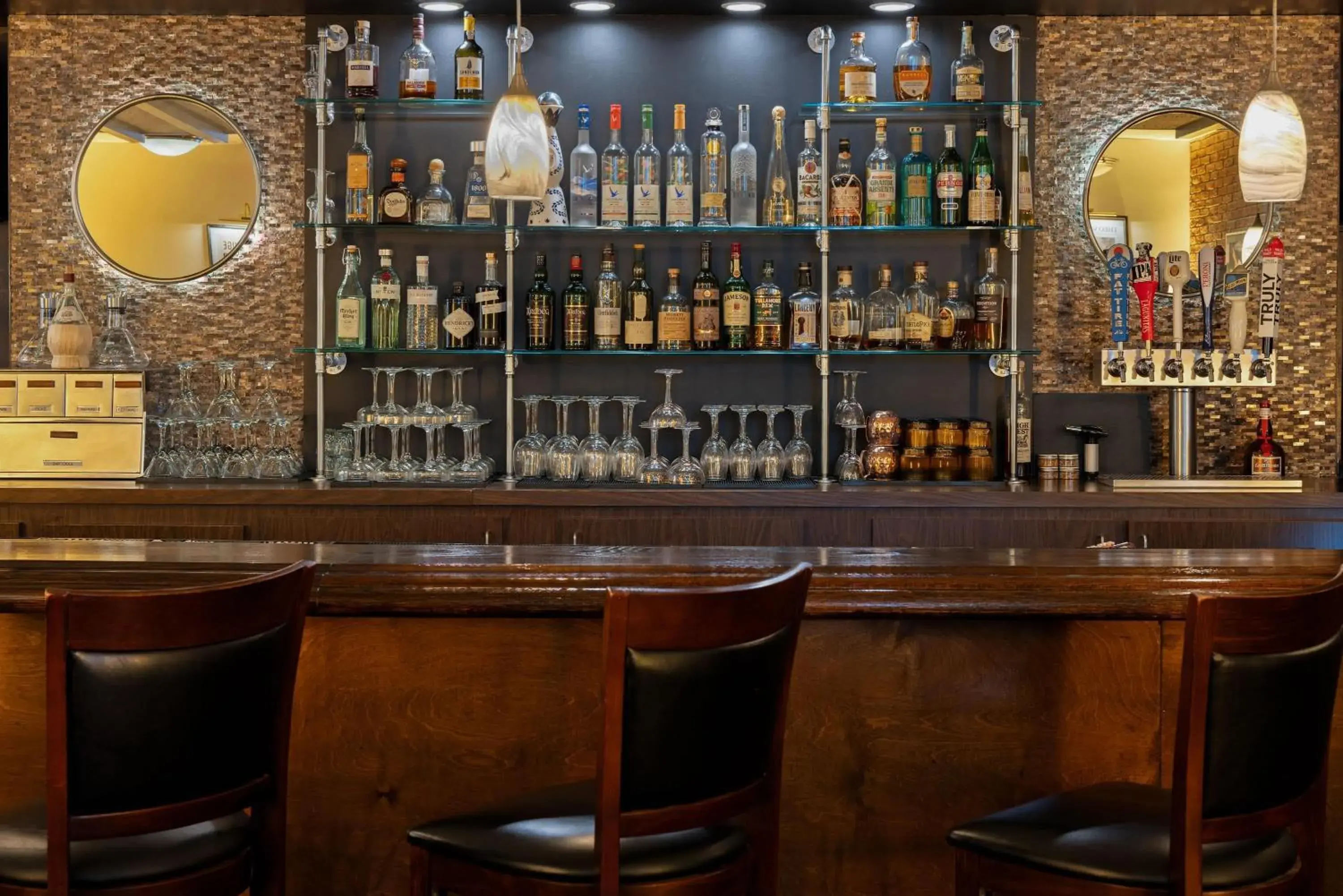 Lounge or bar in Penn Harris Hotel Harrisburg, Trademark by Wyndham Lounge or bar in Penn Harris Hotel Harrisburg, Trademark by Wyndham