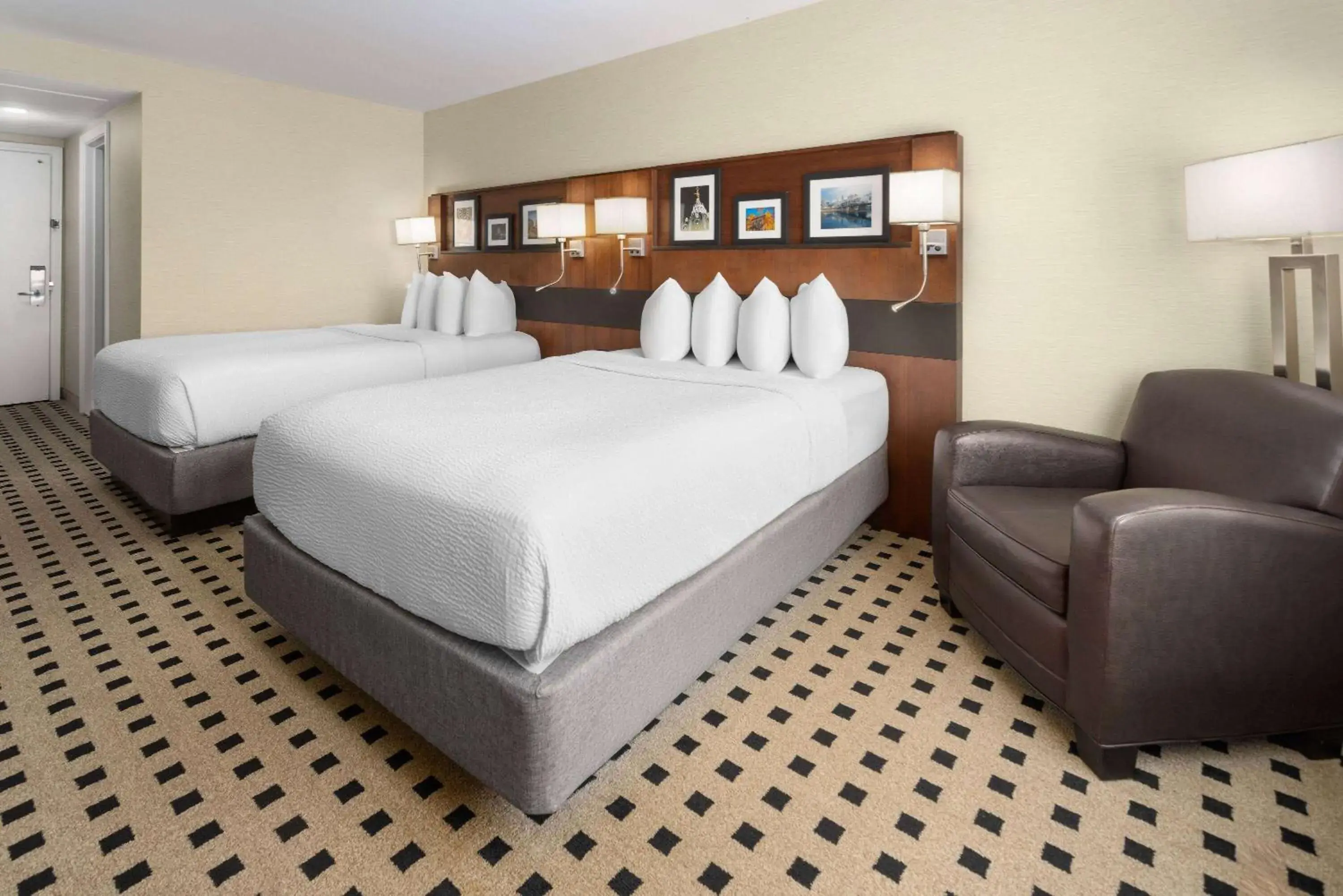 Photo of the whole room, Bed in Penn Harris Hotel Harrisburg, Trademark by Wyndham Photo of the whole room, Bed in Penn Harris Hotel Harrisburg, Trademark by Wyndham